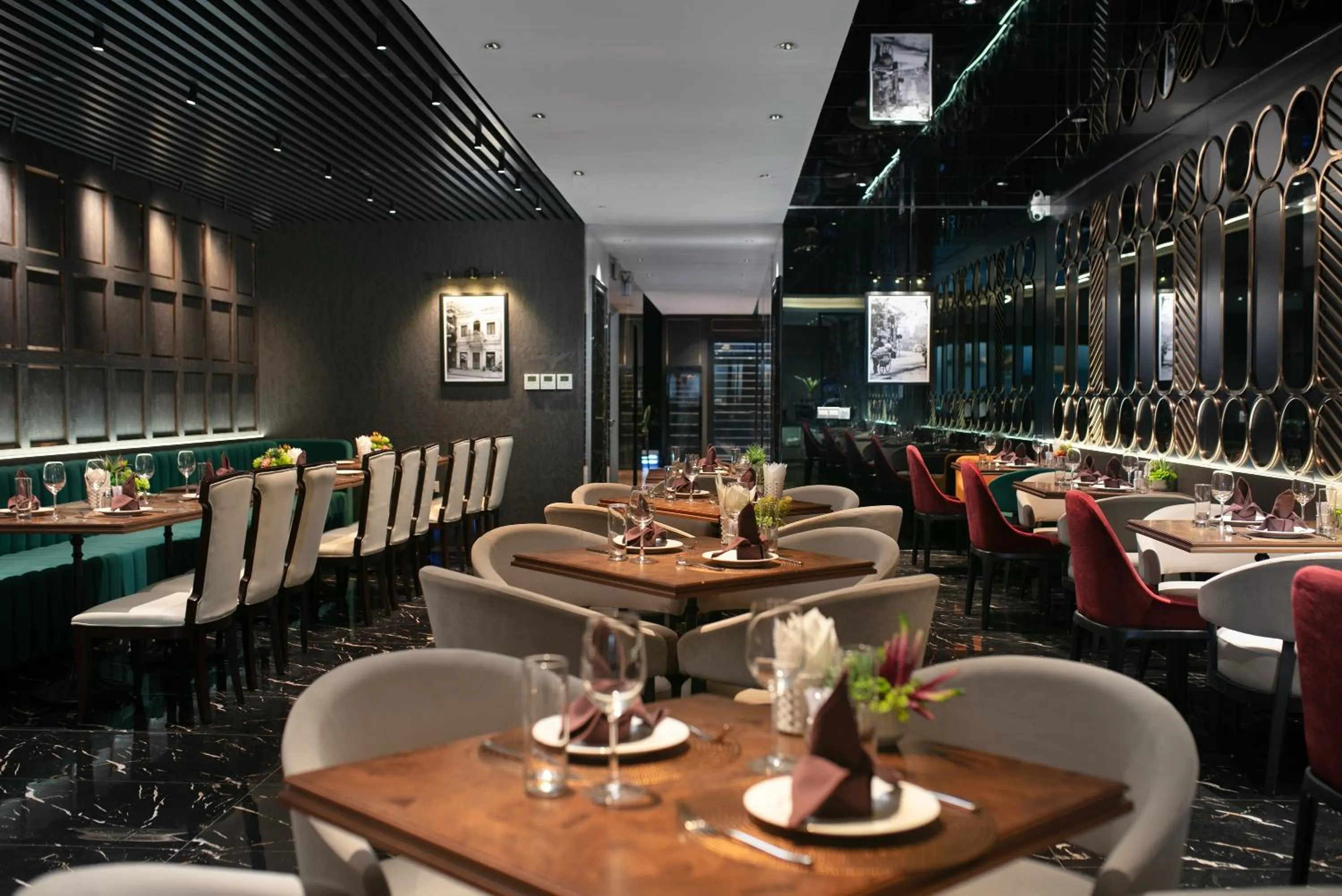 Restaurant/places to eat in HOTEL De SOURIANT Premium Hanoi