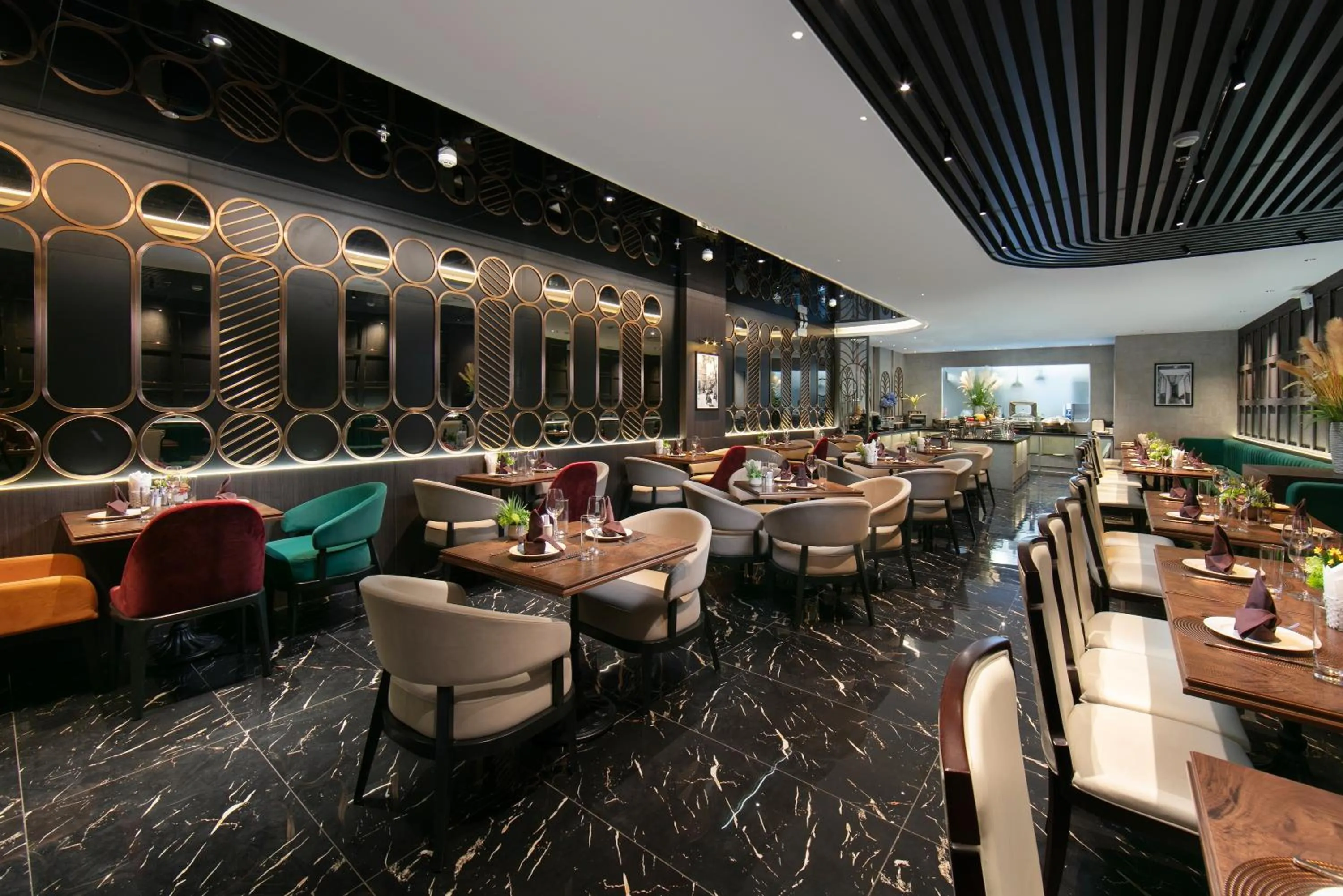 Restaurant/places to eat in HOTEL De SOURIANT Premium Hanoi