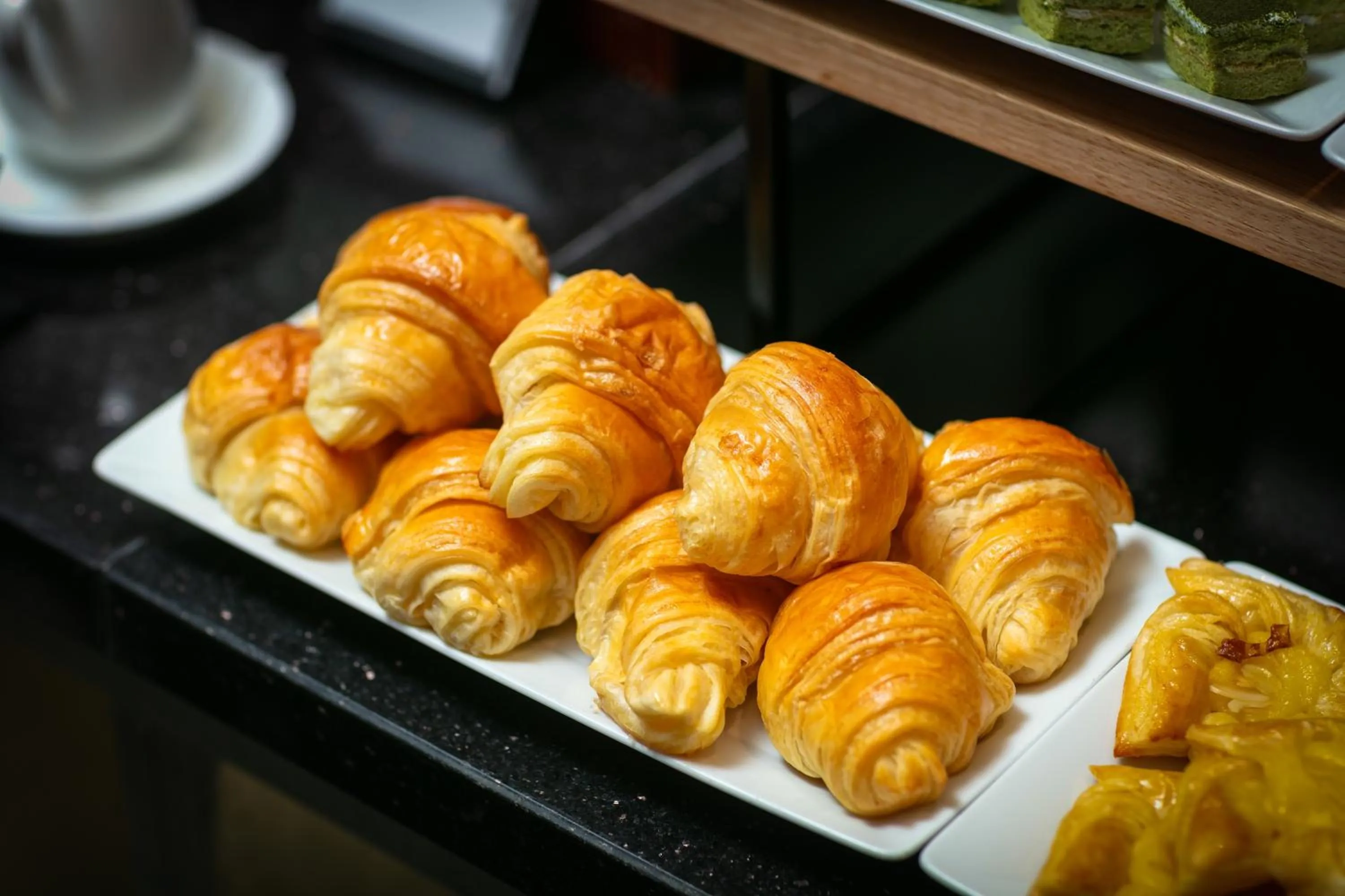 Food and drinks in HOTEL De SOURIANT Premium Hanoi