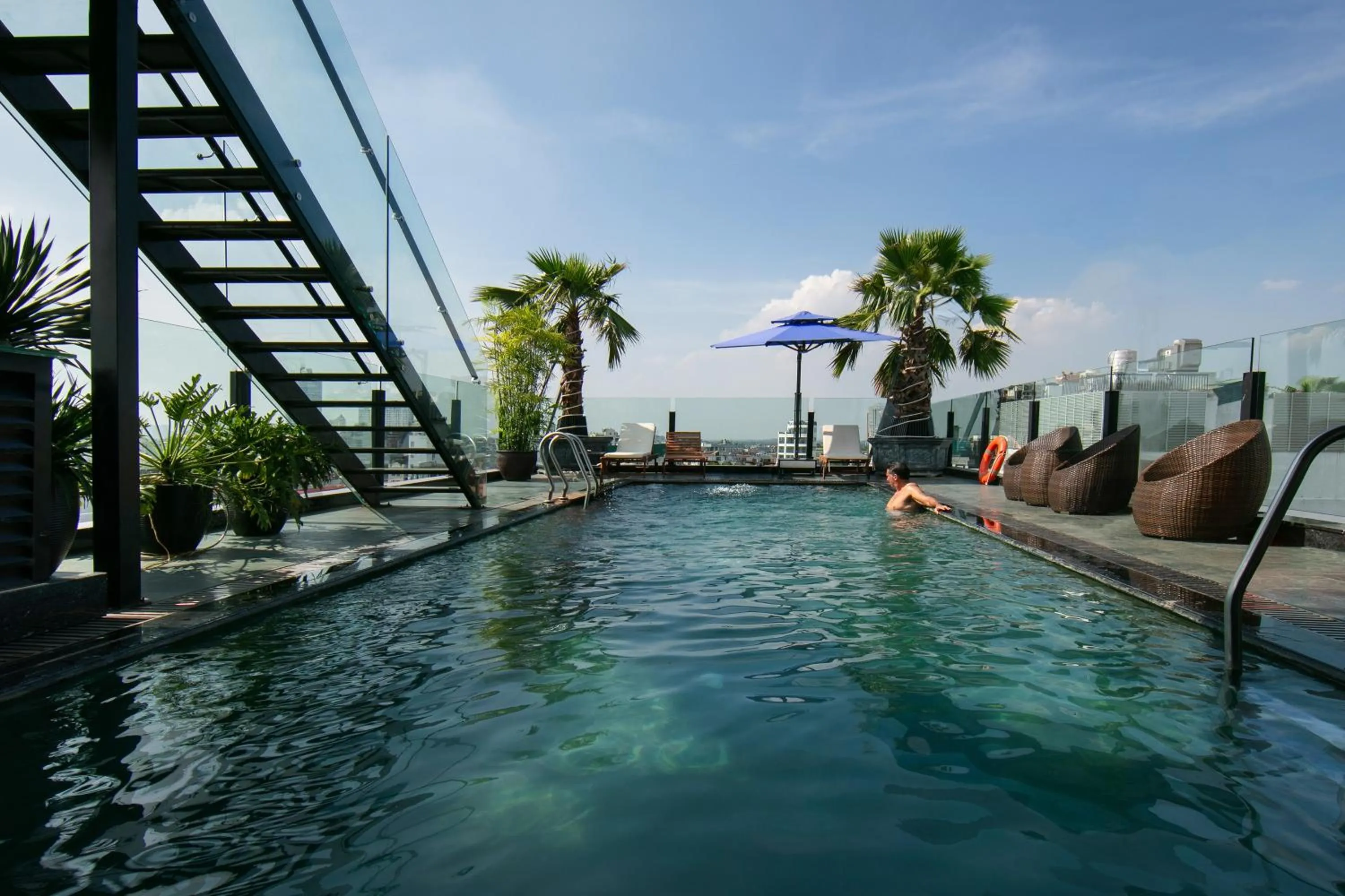 Swimming pool in HOTEL De SOURIANT Premium Hanoi