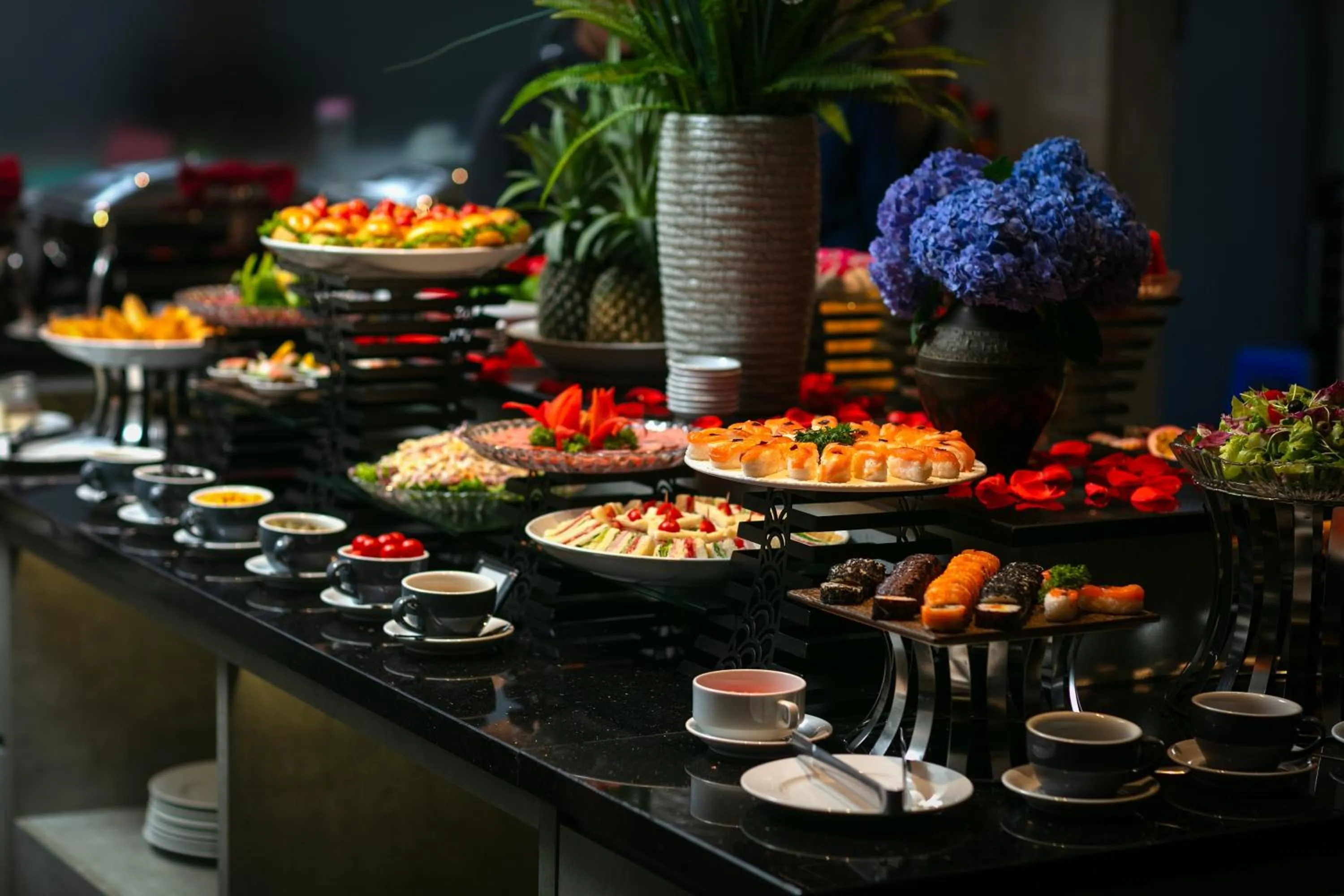 Food and drinks in HOTEL De SOURIANT Premium Hanoi