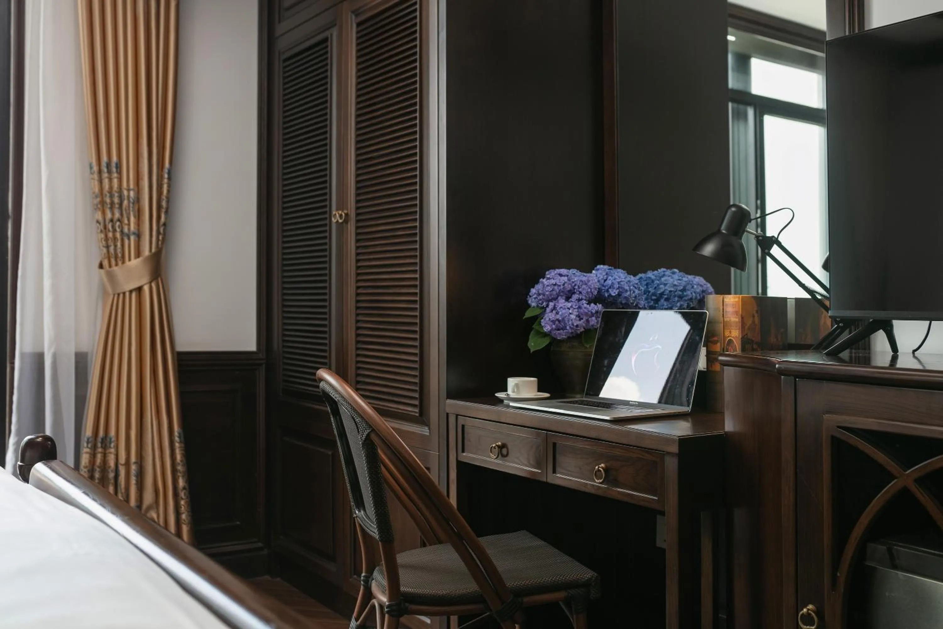 Seating area in HOTEL De SOURIANT Premium Hanoi