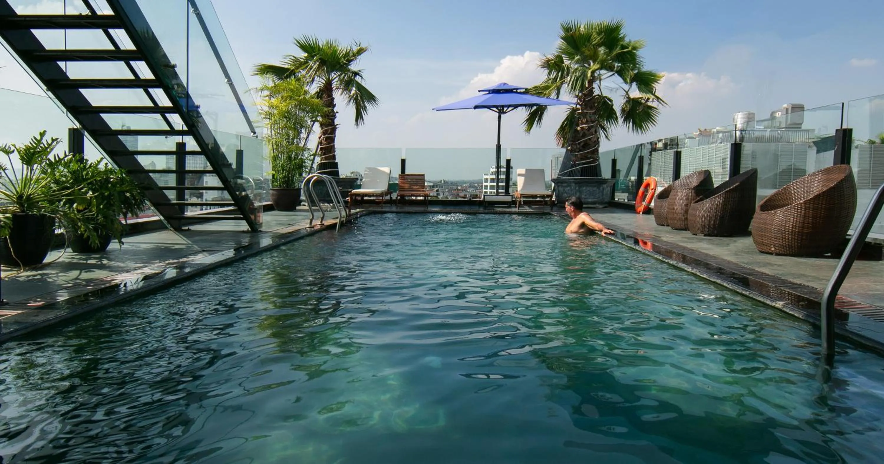 Swimming pool in HOTEL De SOURIANT Premium Hanoi