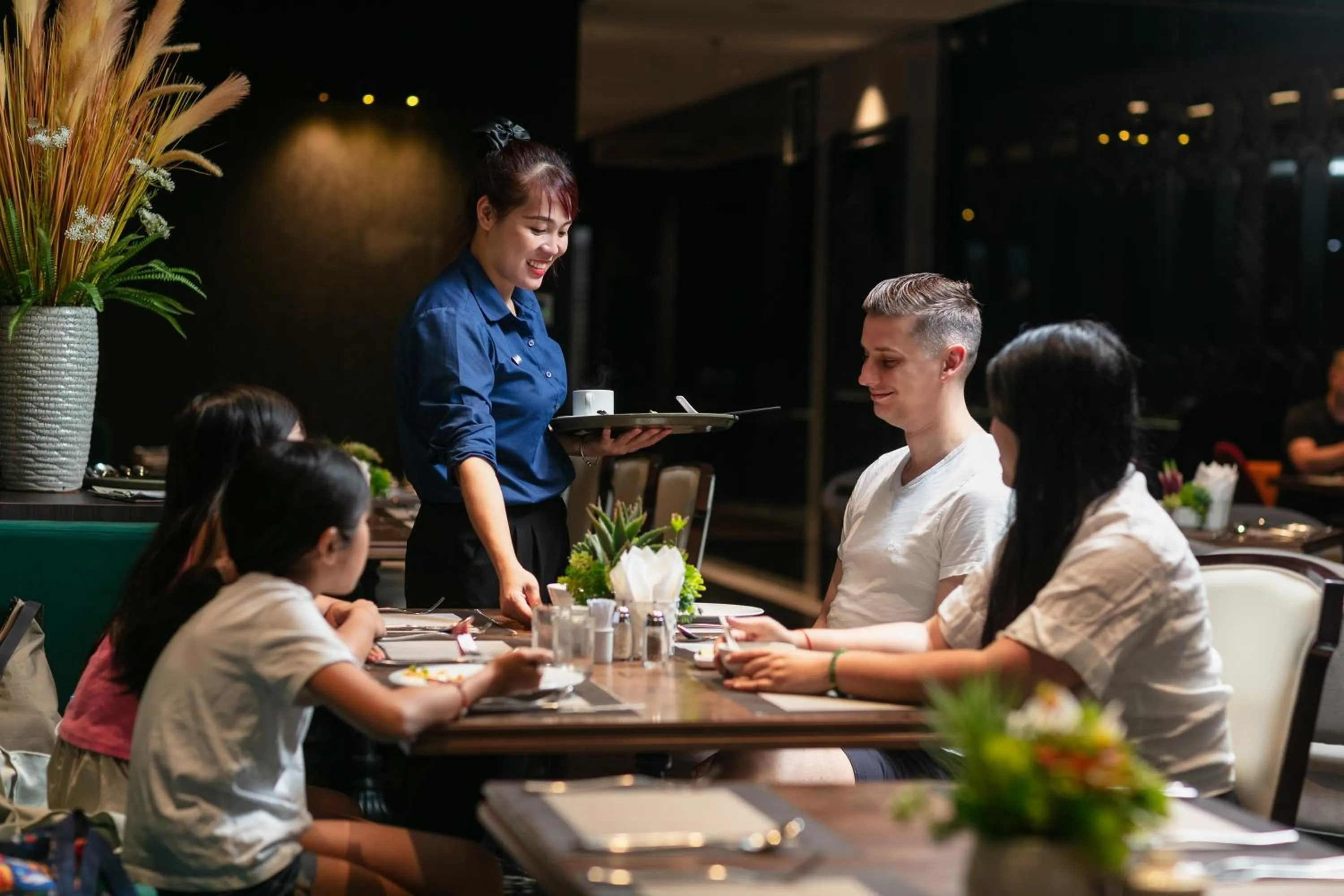 Restaurant/places to eat in HOTEL De SOURIANT Premium Hanoi