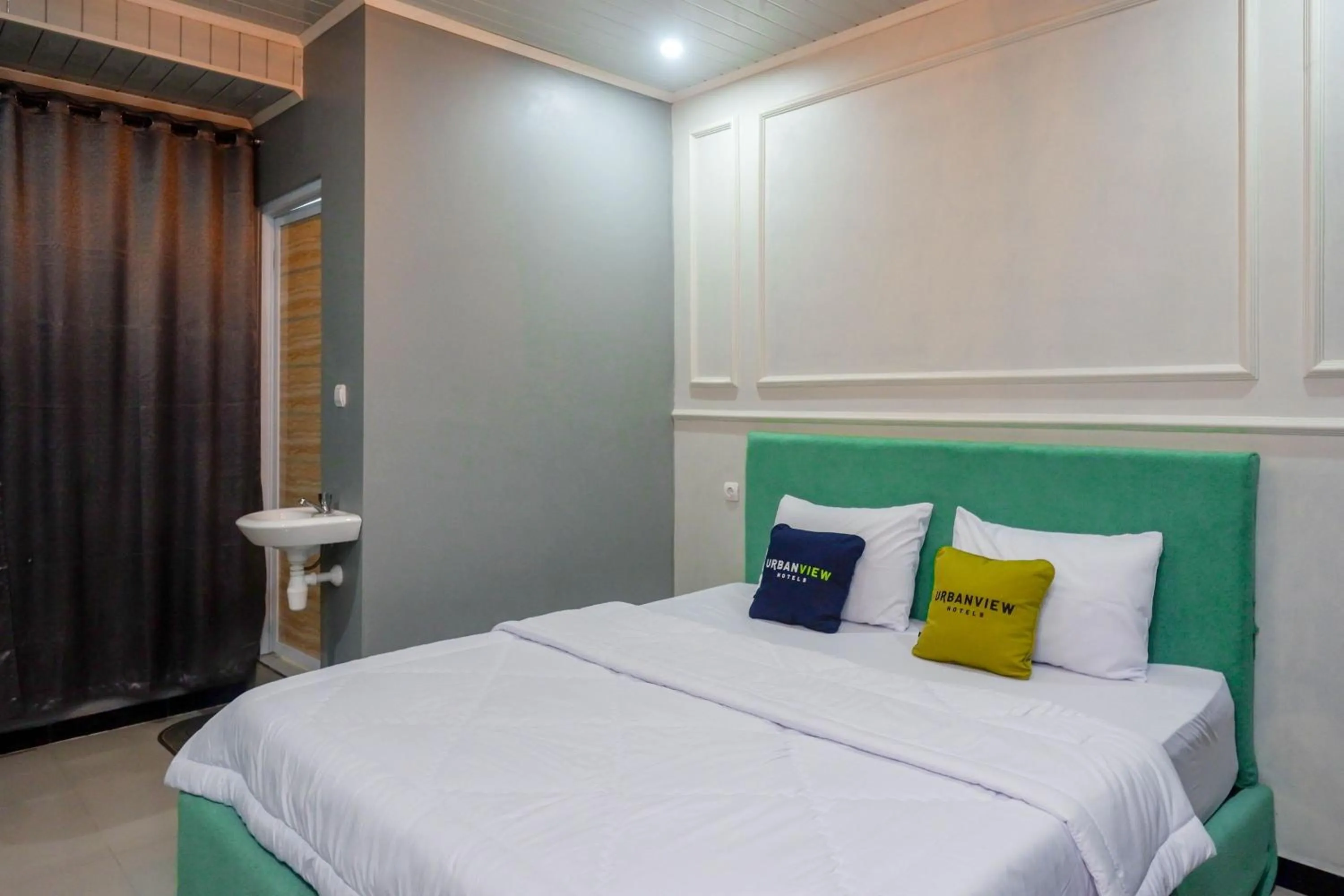 Bedroom, Bed in Urbanview Hotel Umbrella Dieng by RedDoorz