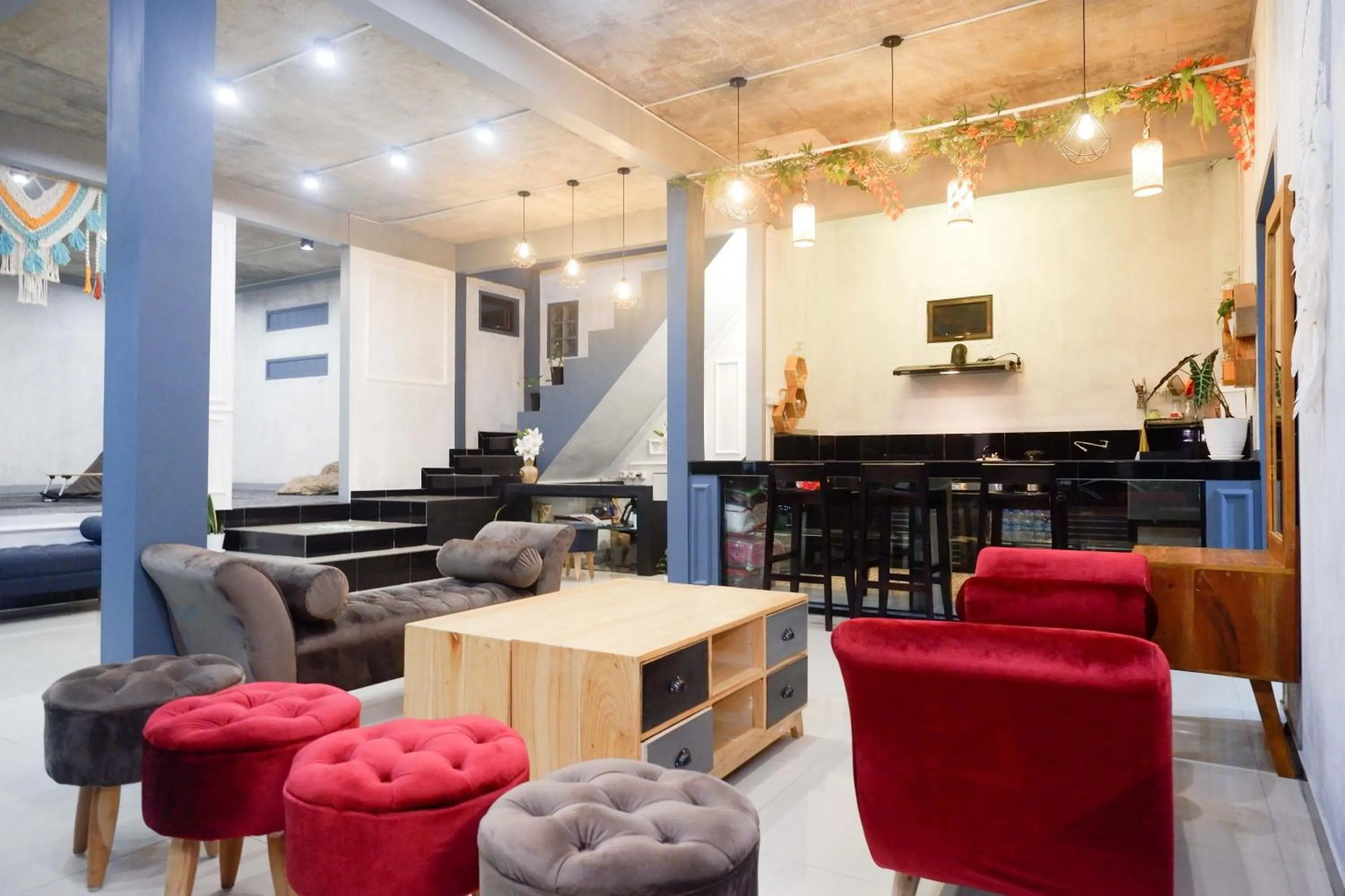 Seating area in Urbanview Hotel Umbrella Dieng by RedDoorz