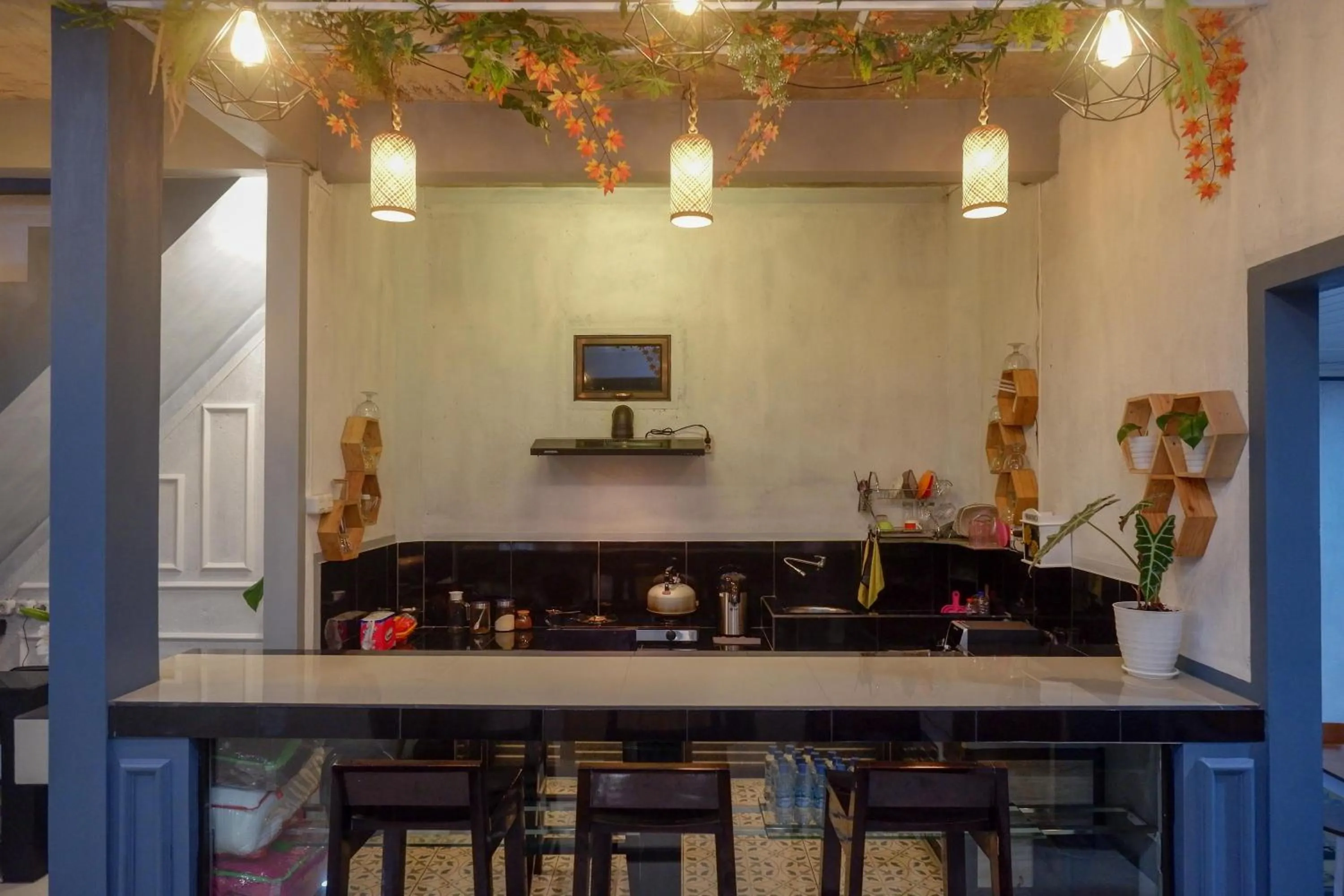 Communal kitchen in Urbanview Hotel Umbrella Dieng by RedDoorz