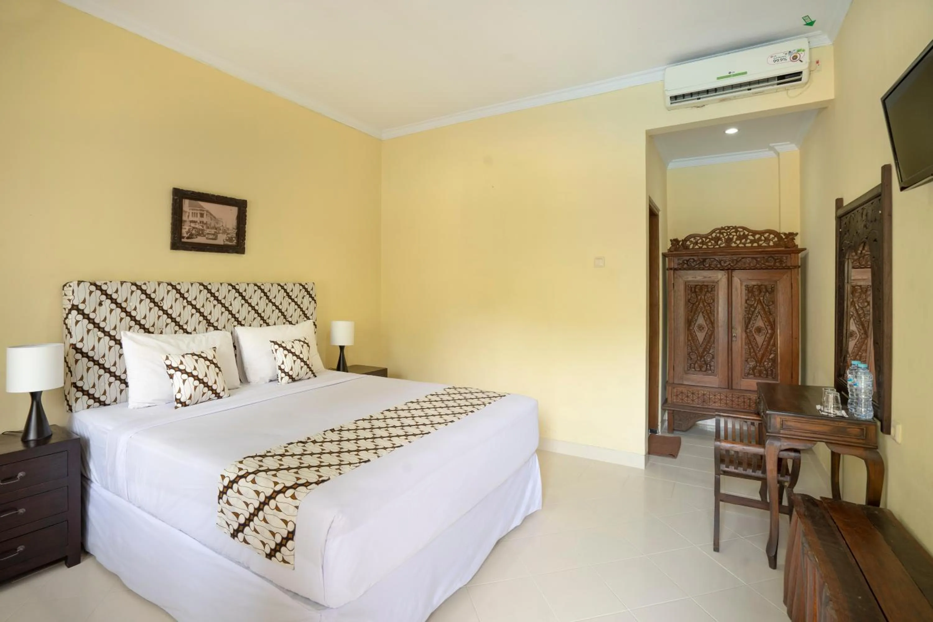 Bed in Diana Hotel Jogja