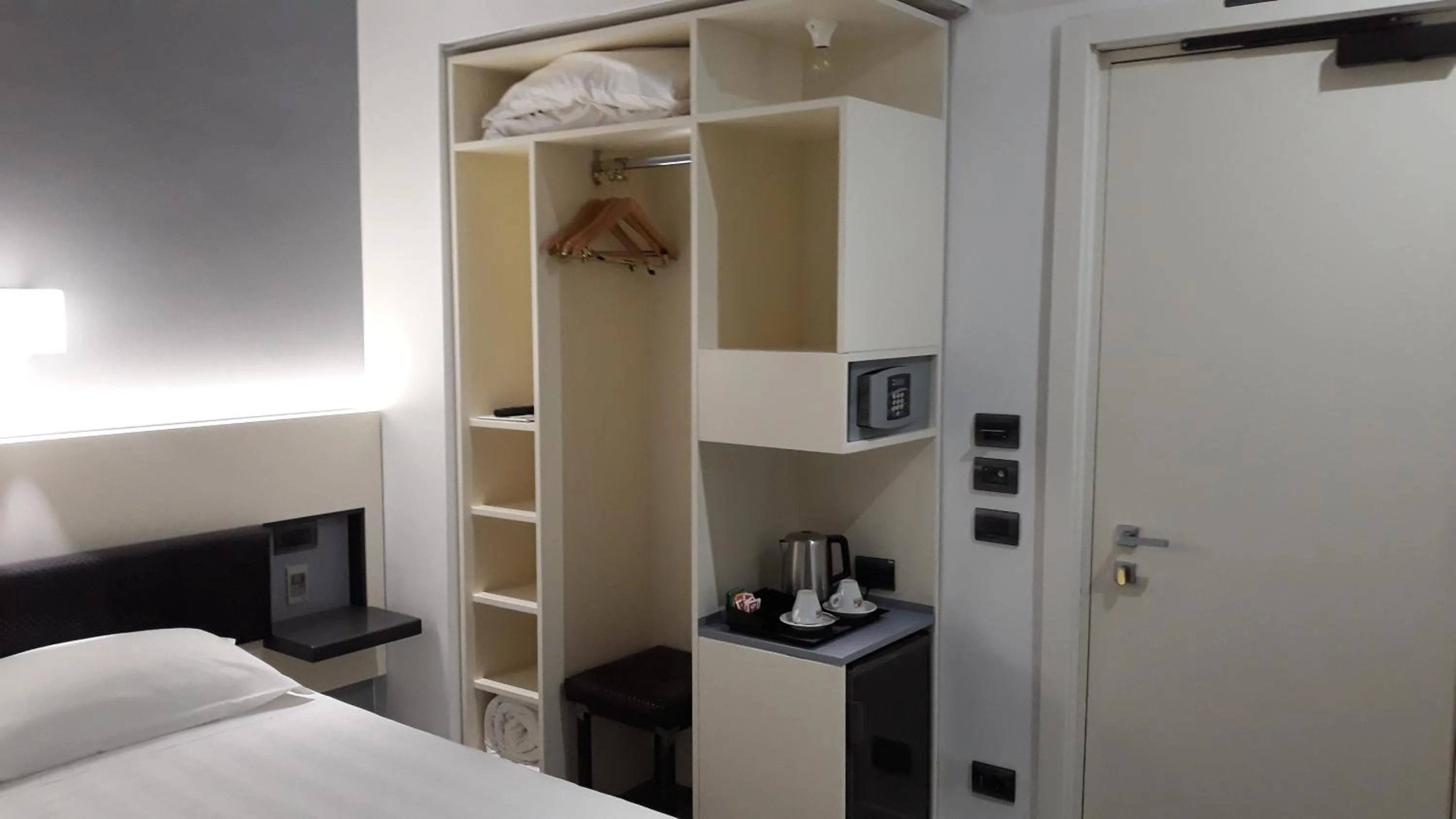 Bedroom, Bed in Crosti Hotel