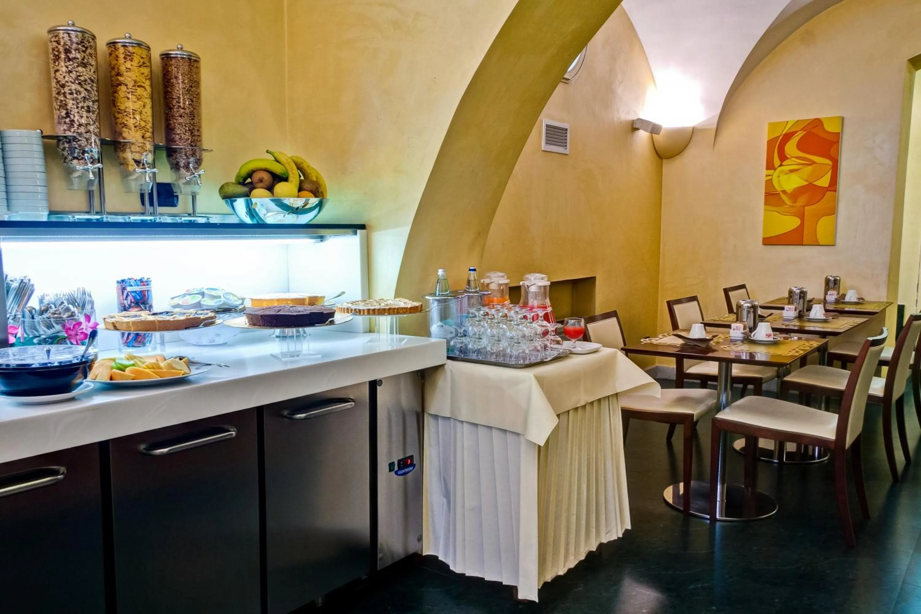 Restaurant/places to eat in Crosti Hotel