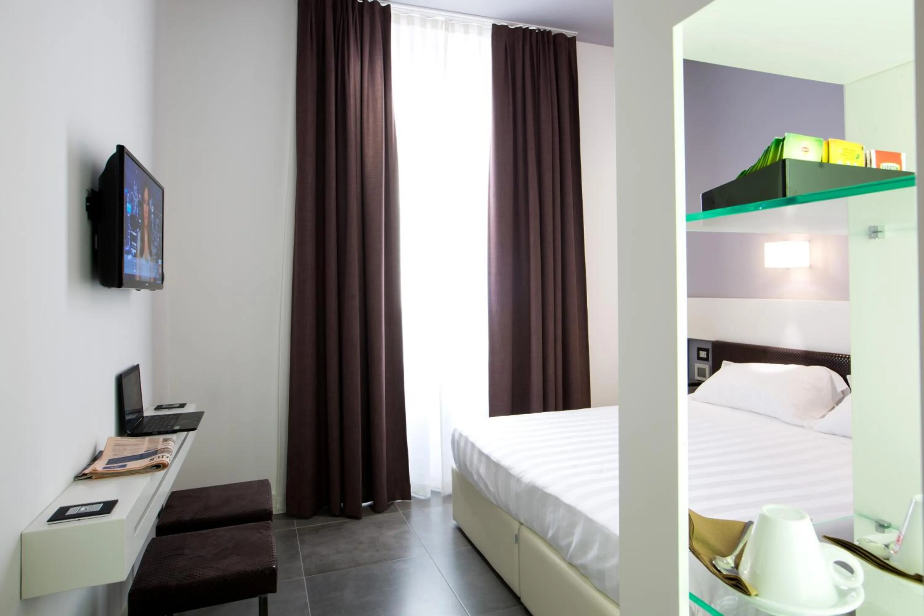 Bedroom, Bed in Crosti Hotel