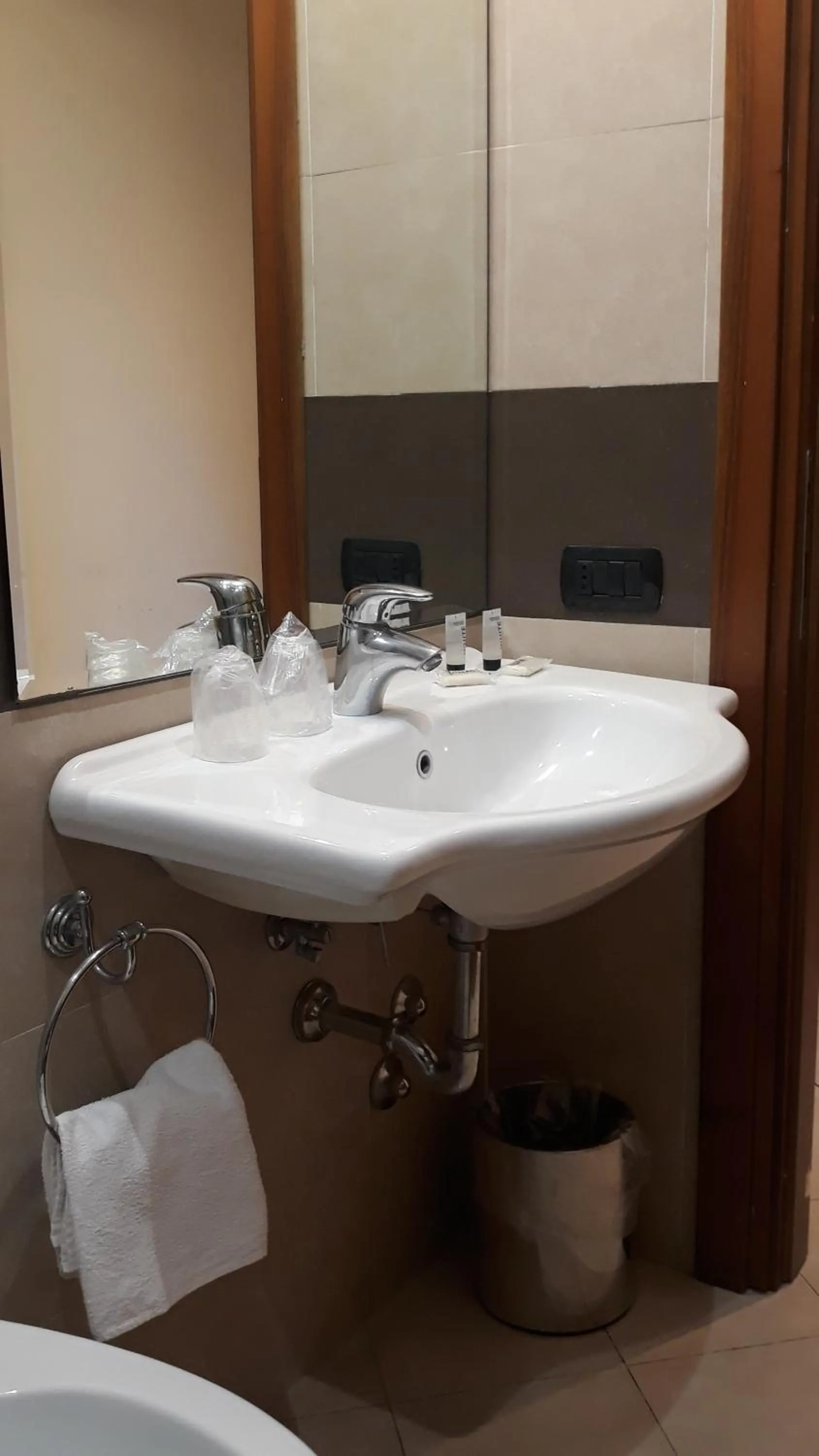 Bathroom in Crosti Hotel