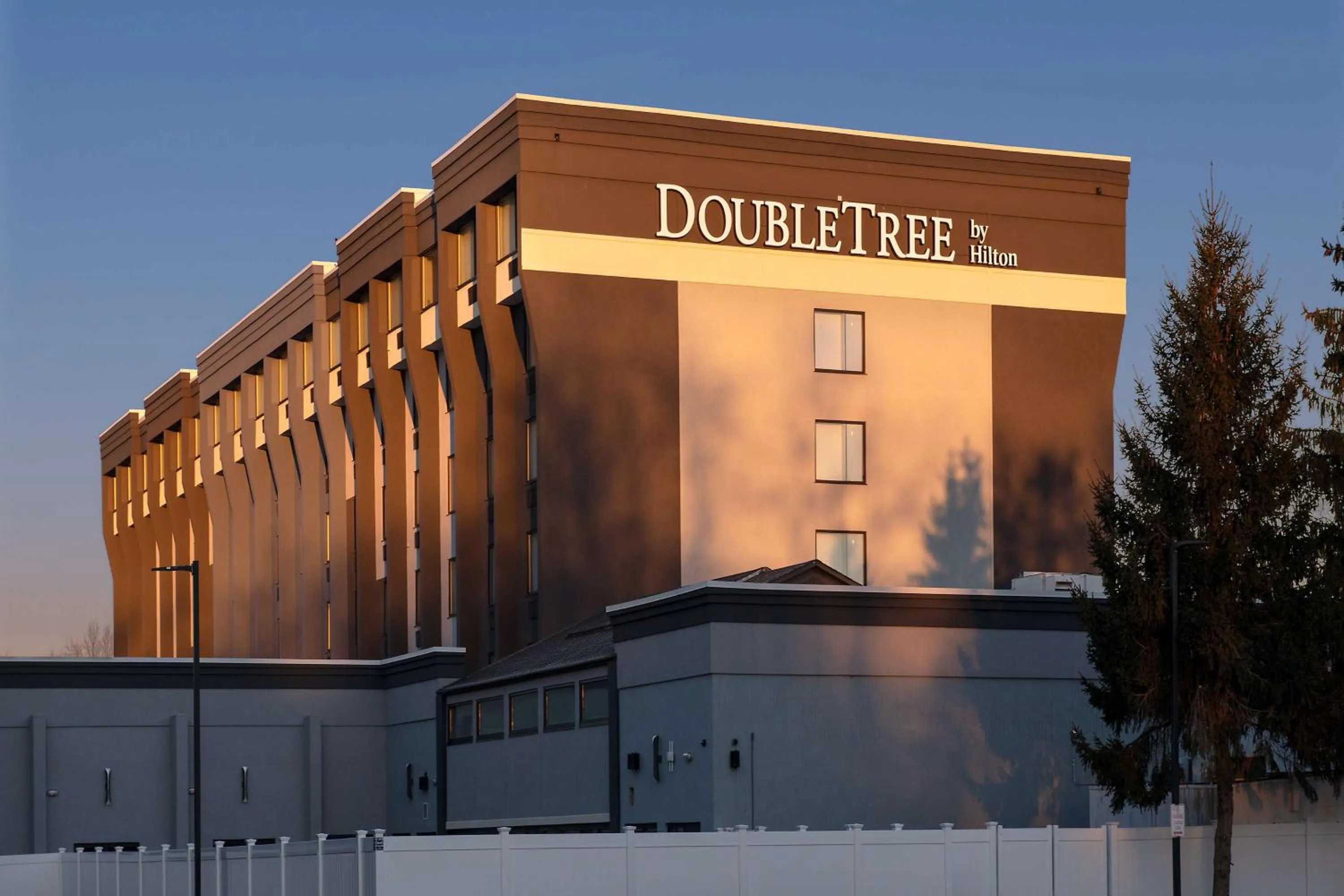 Property building in DoubleTree by Hilton Monroe Township Cranbury