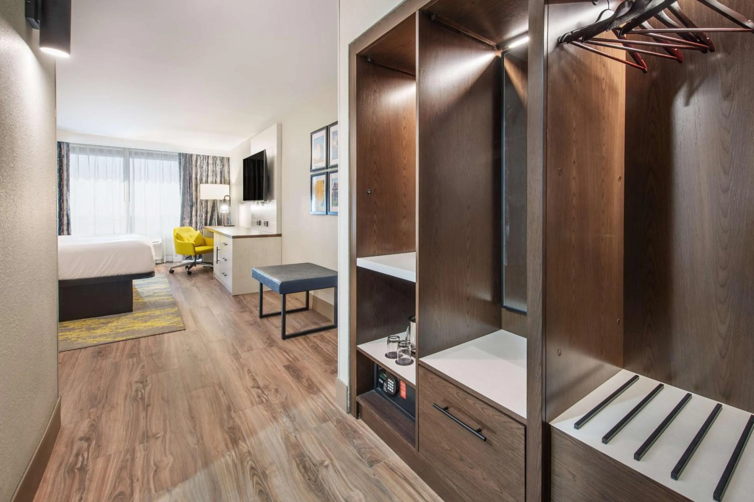 Photo of the whole room, Bed in DoubleTree by Hilton Monroe Township Cranbury