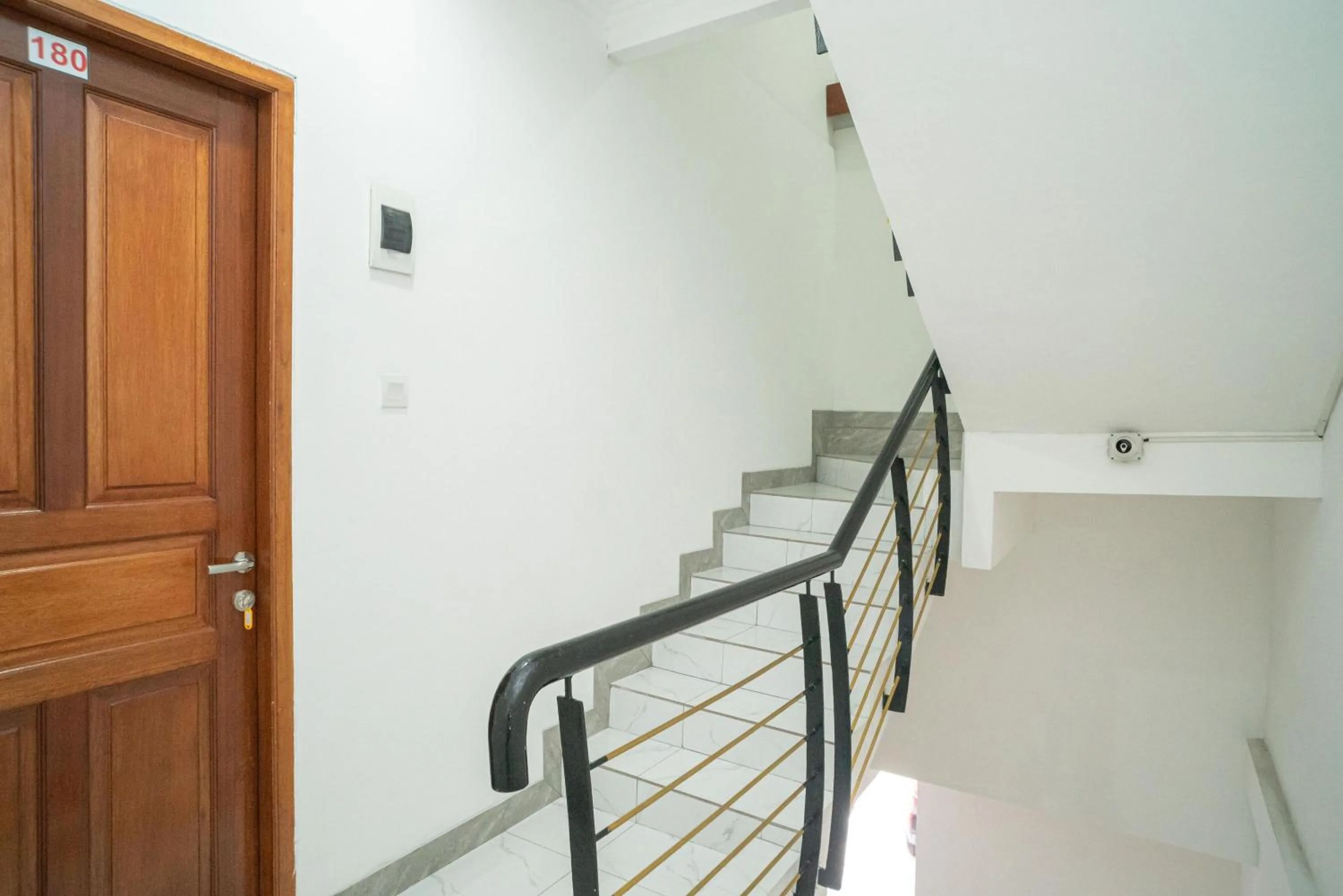 Floor plan in RedDoorz near Stasiun Senen