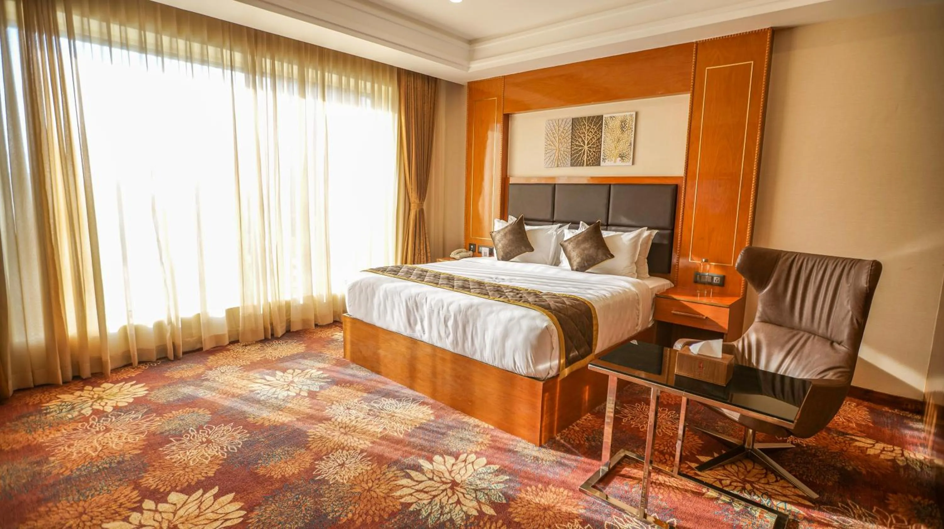 Restaurant/places to eat, Bed in Leroy Grand - Yeshwanthpur