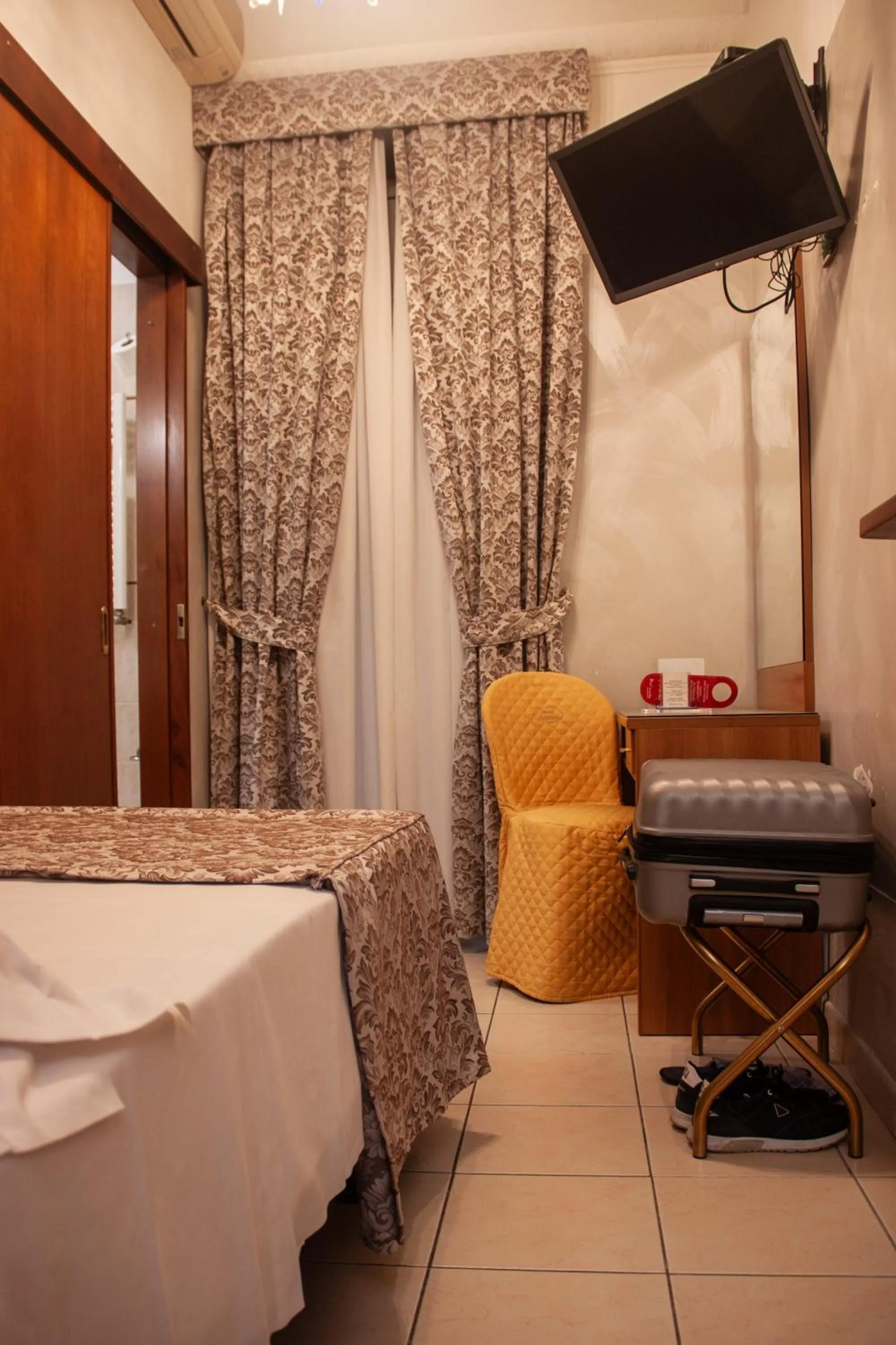 TV and multimedia, Bed in Hotel Assisi