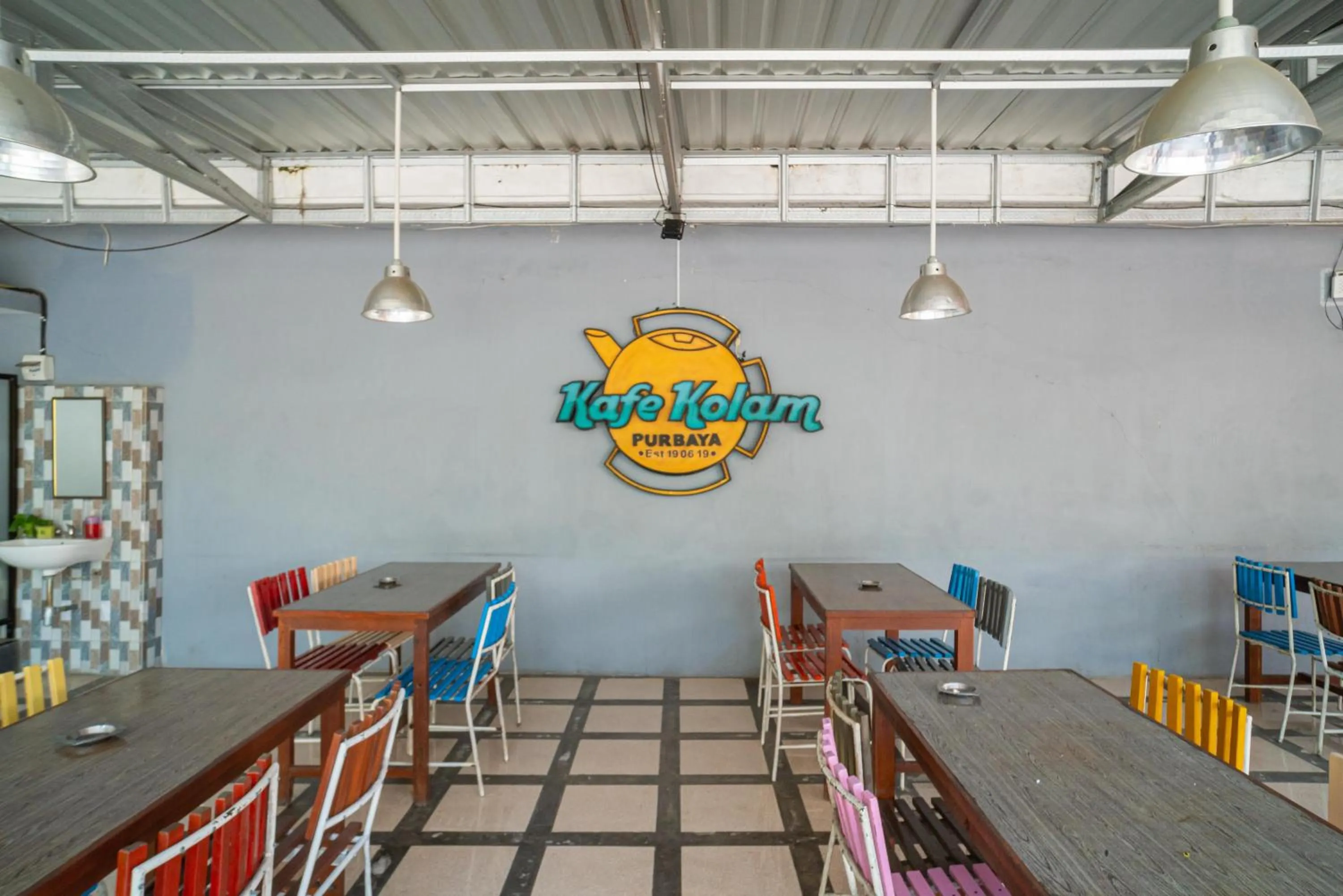 Restaurant/places to eat in RedDoorz @ Panglima Sudirman Madiun