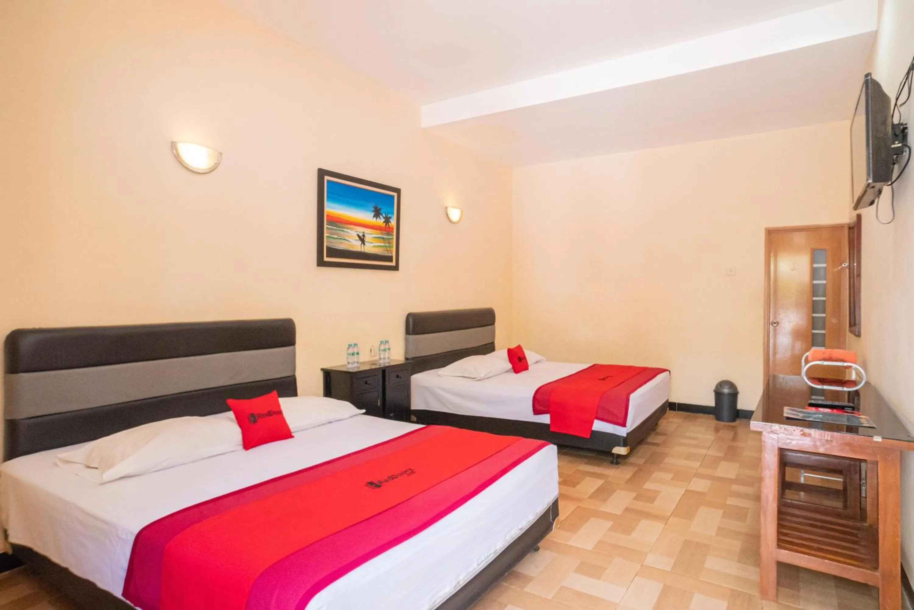 Bedroom, Bed in RedDoorz @ Panglima Sudirman Madiun