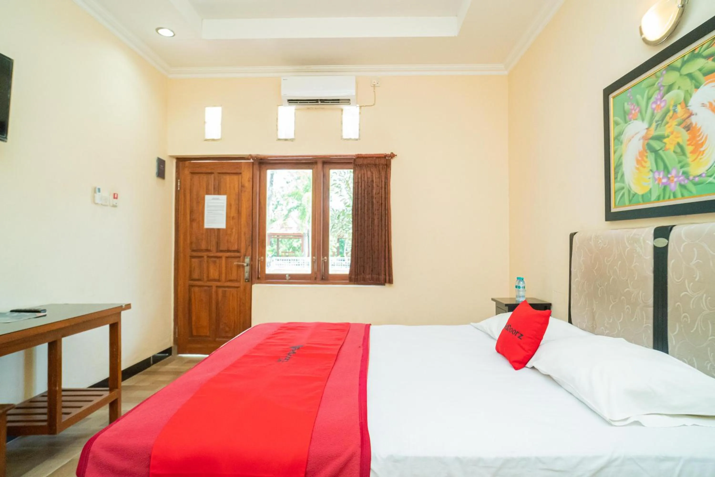 Bedroom, Bed in RedDoorz @ Panglima Sudirman Madiun