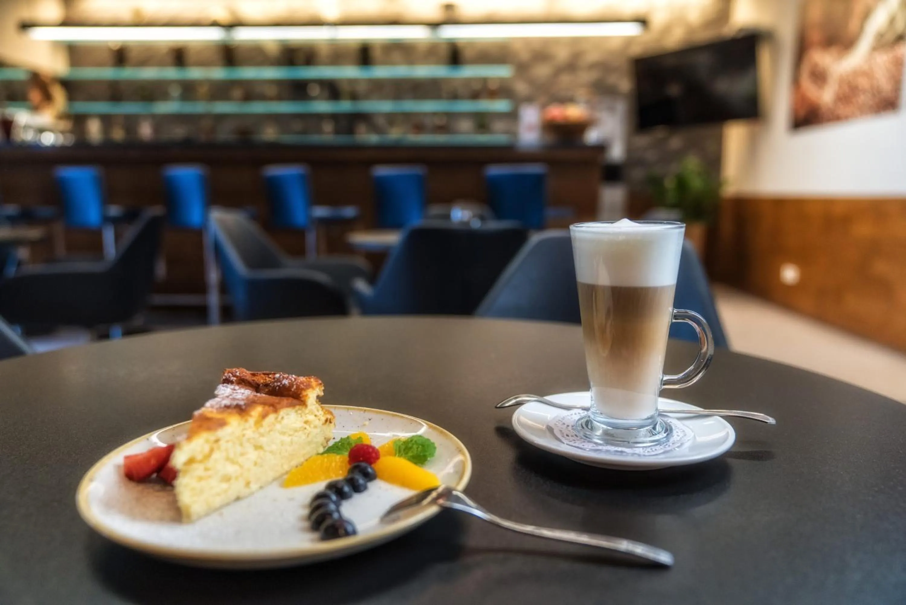 Restaurant/places to eat in Hotel HP Park Poznań Malta