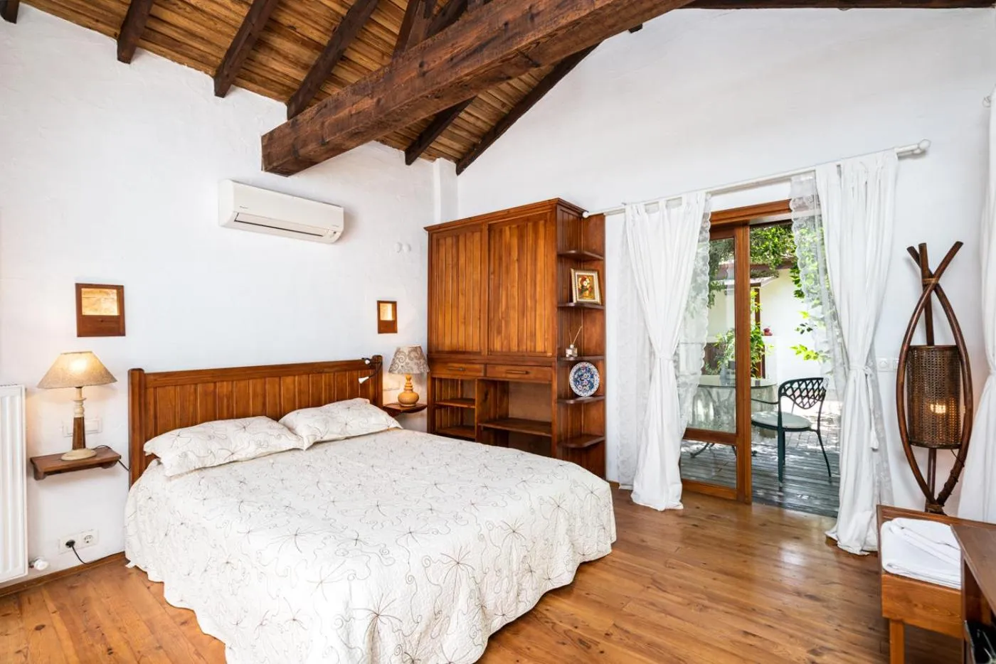 Photo of the whole room, Bed in Ephesus Lodge