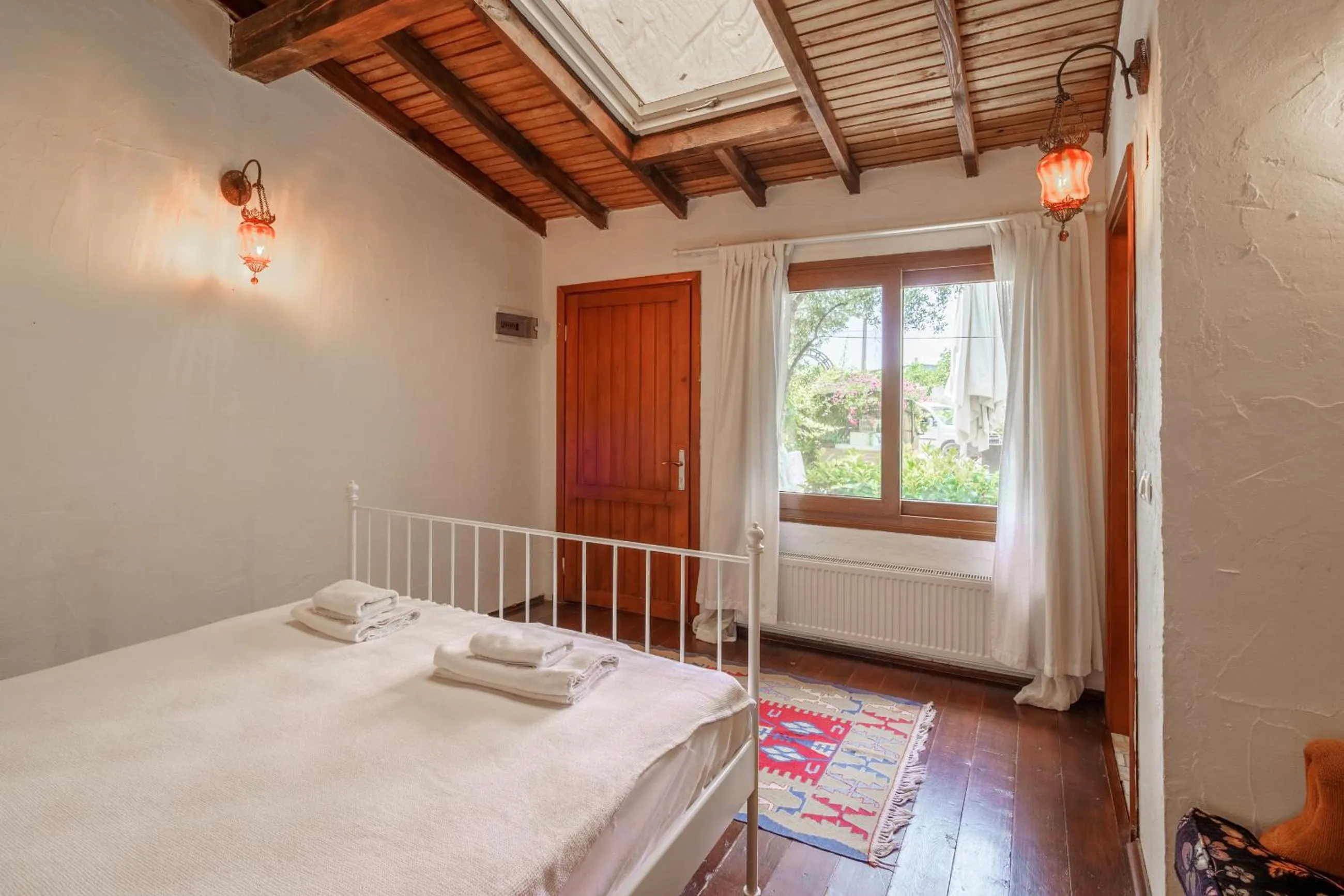 Bedroom, Bed in Ephesus Lodge