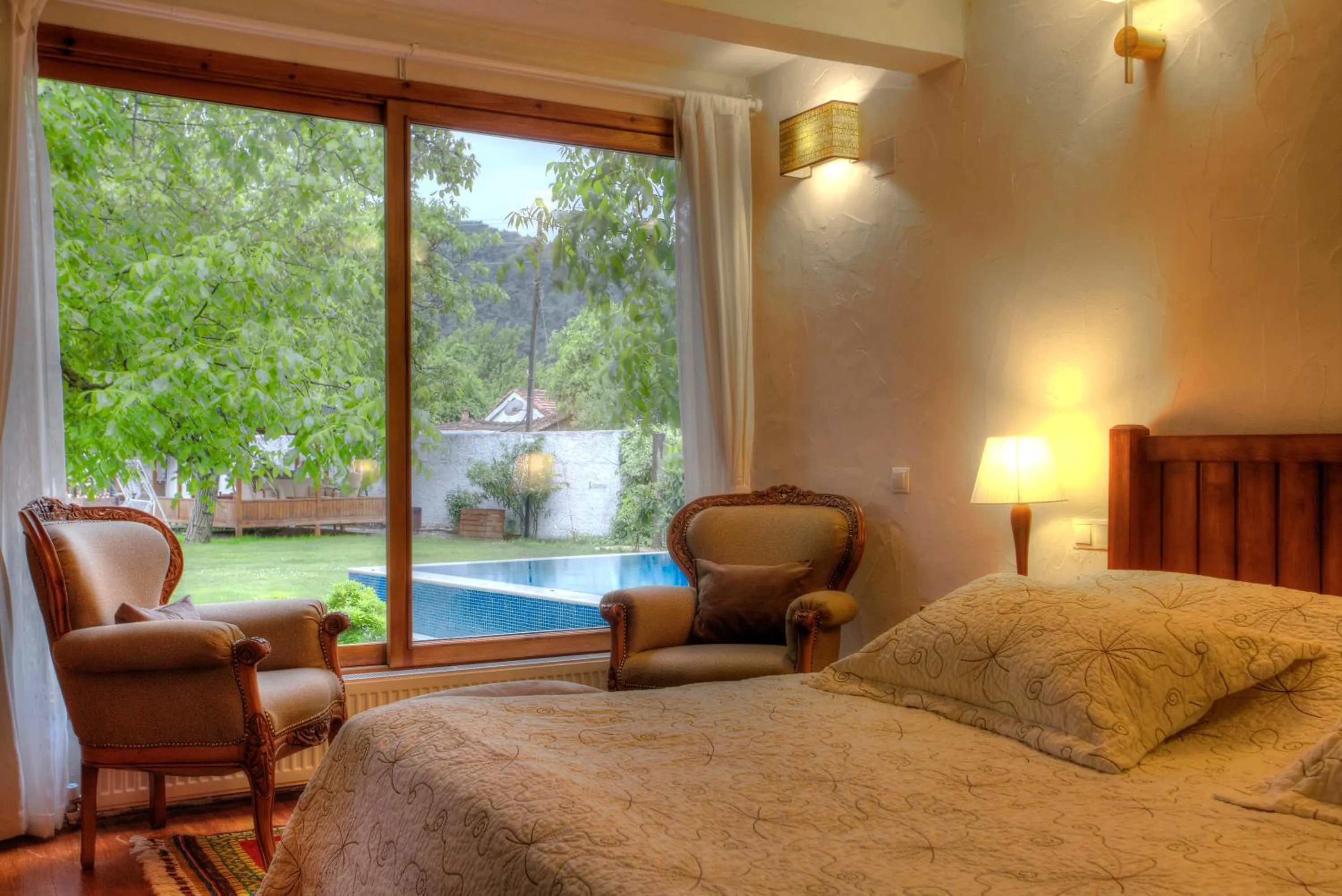 Photo of the whole room, Bed in Ephesus Lodge