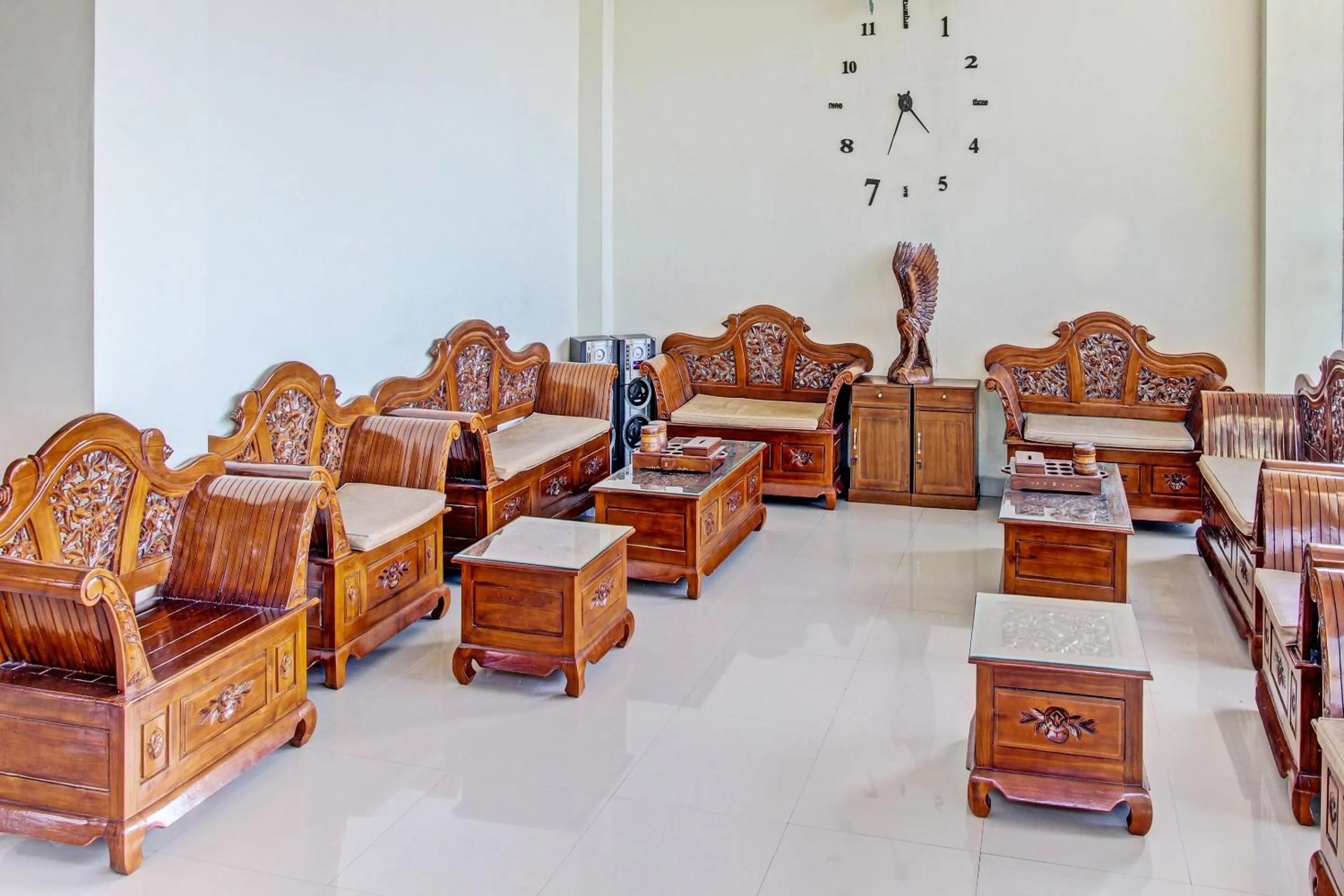 Lobby or reception in Collection O 91481 Mahkota Hotel Purwodadi