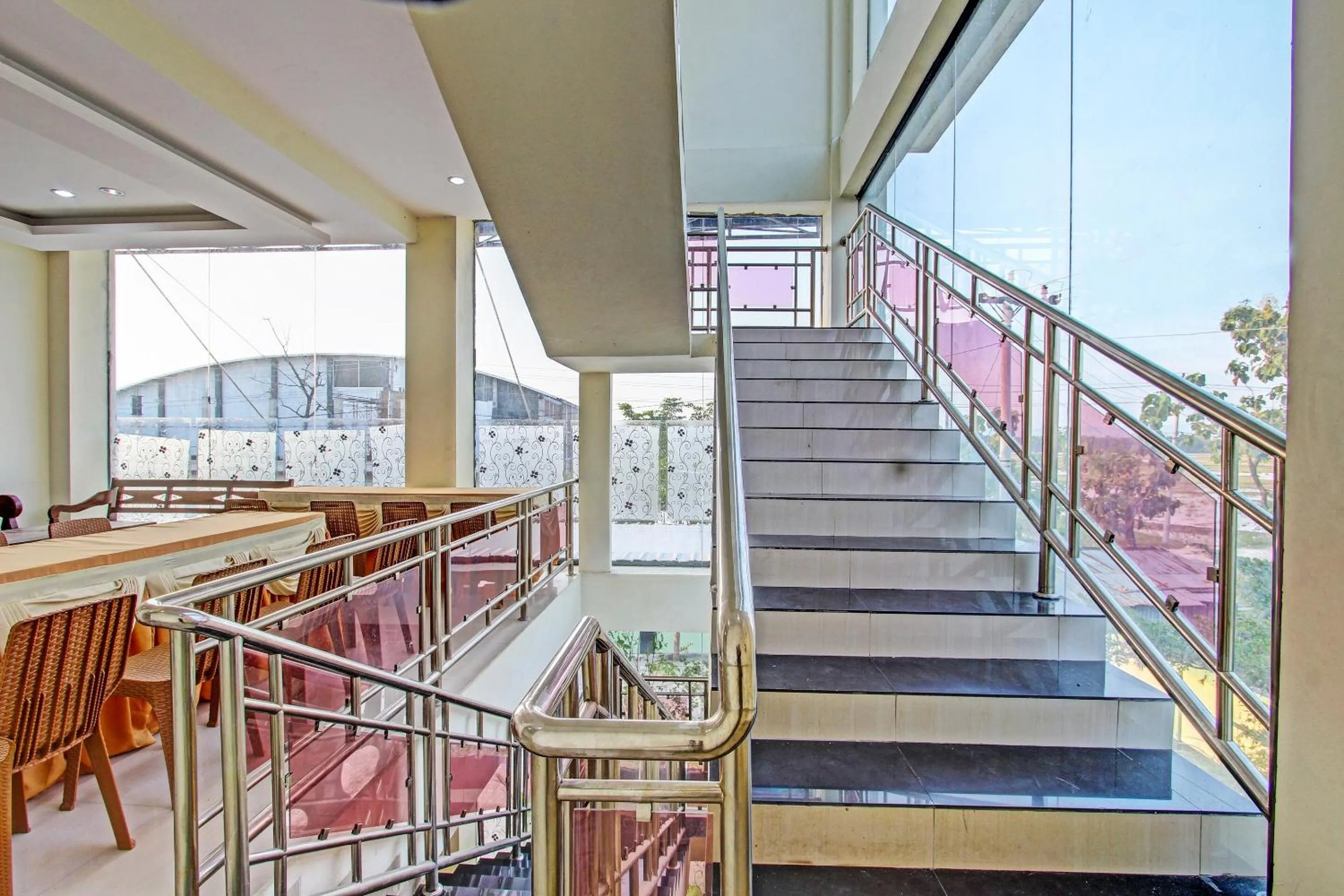 Lobby or reception in Collection O 91481 Mahkota Hotel Purwodadi