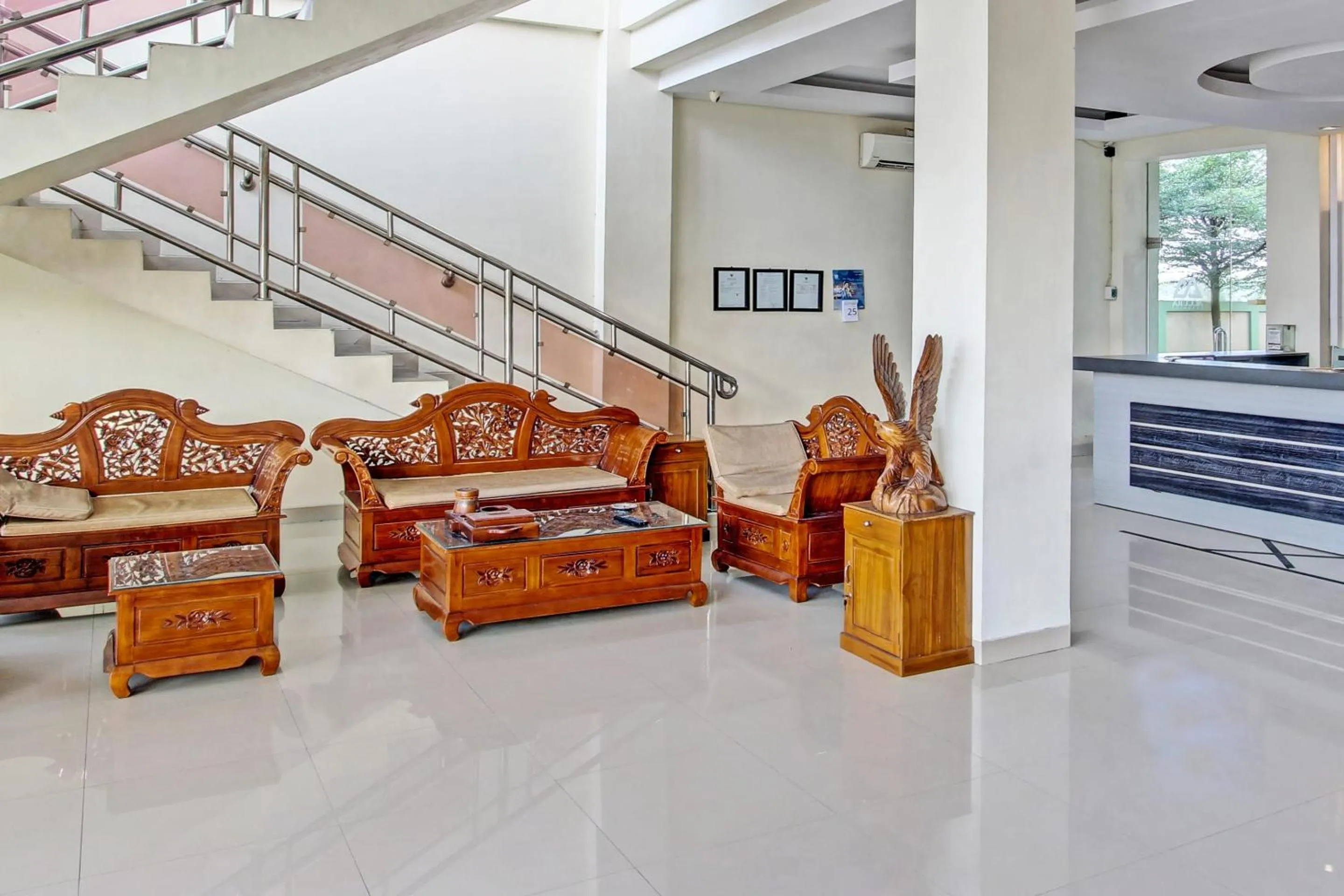 Lobby or reception in Collection O 91481 Mahkota Hotel Purwodadi