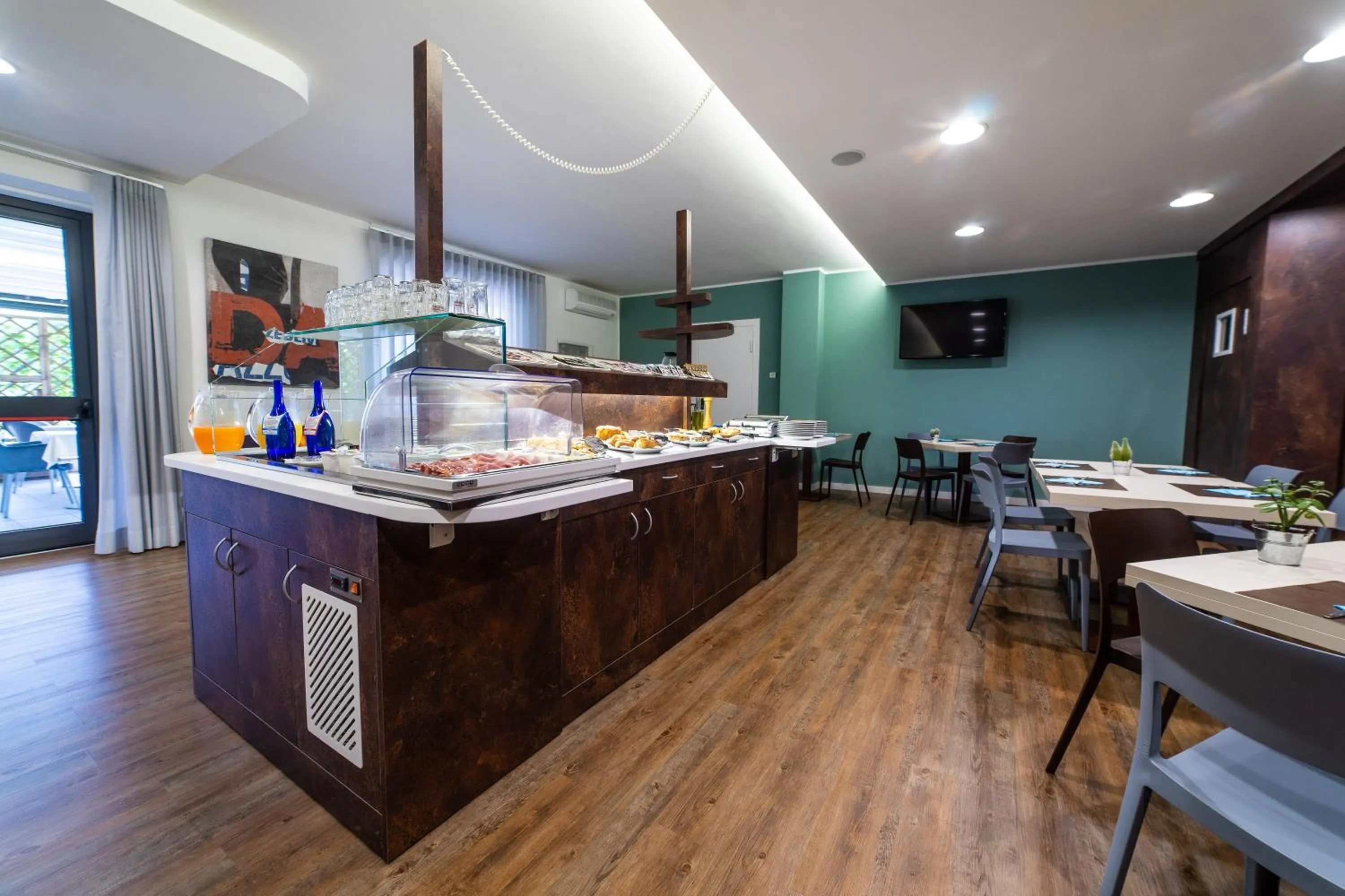 Restaurant/places to eat in Hotel Gardenia