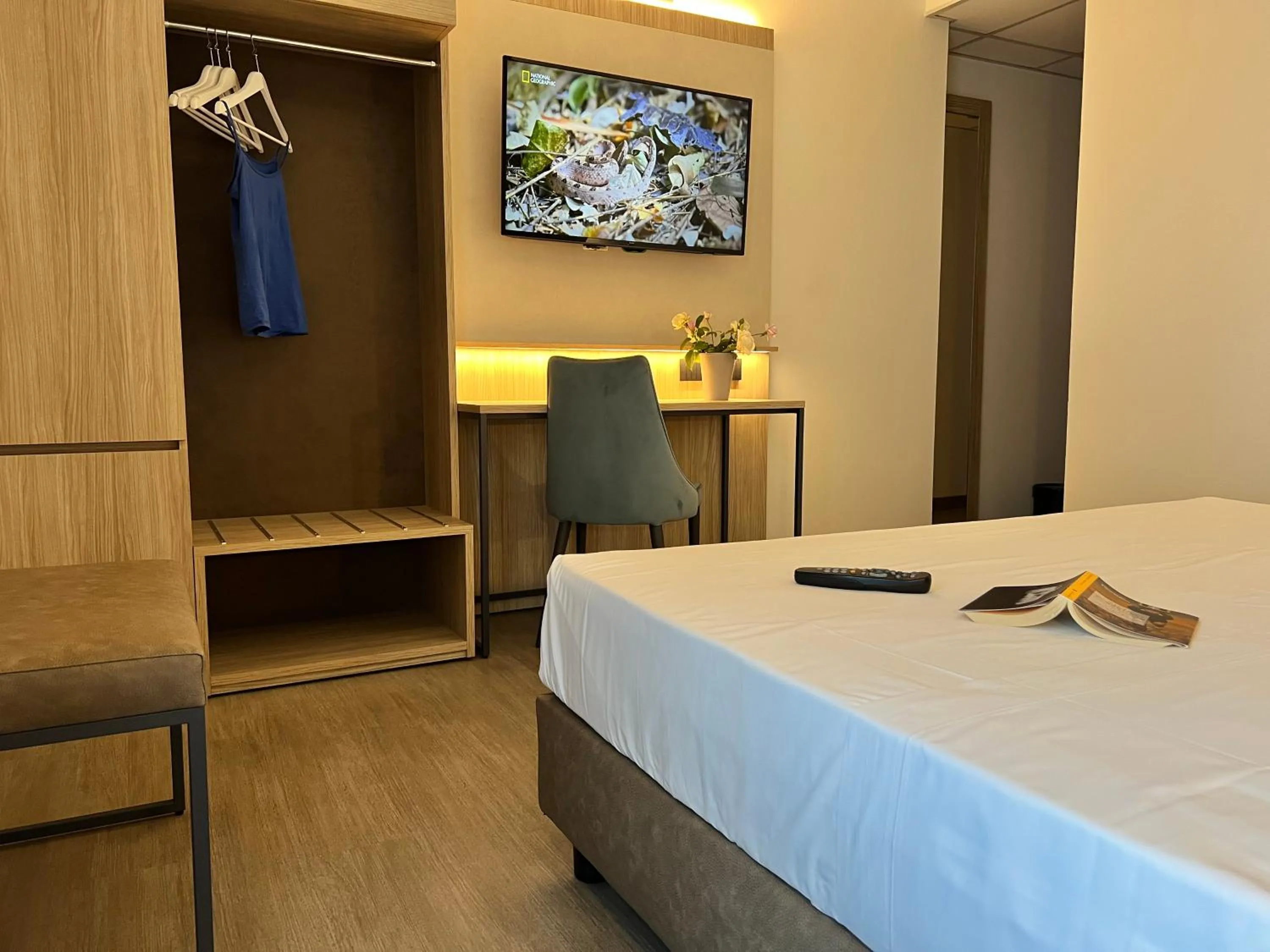 TV and multimedia, Bed in Hotel Gardenia