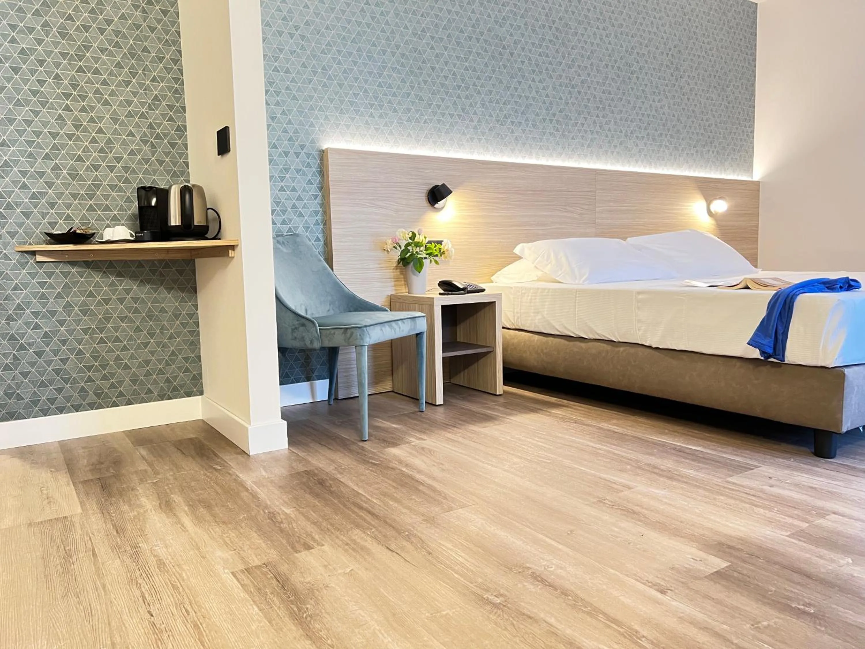 Photo of the whole room, Bed in Hotel Gardenia