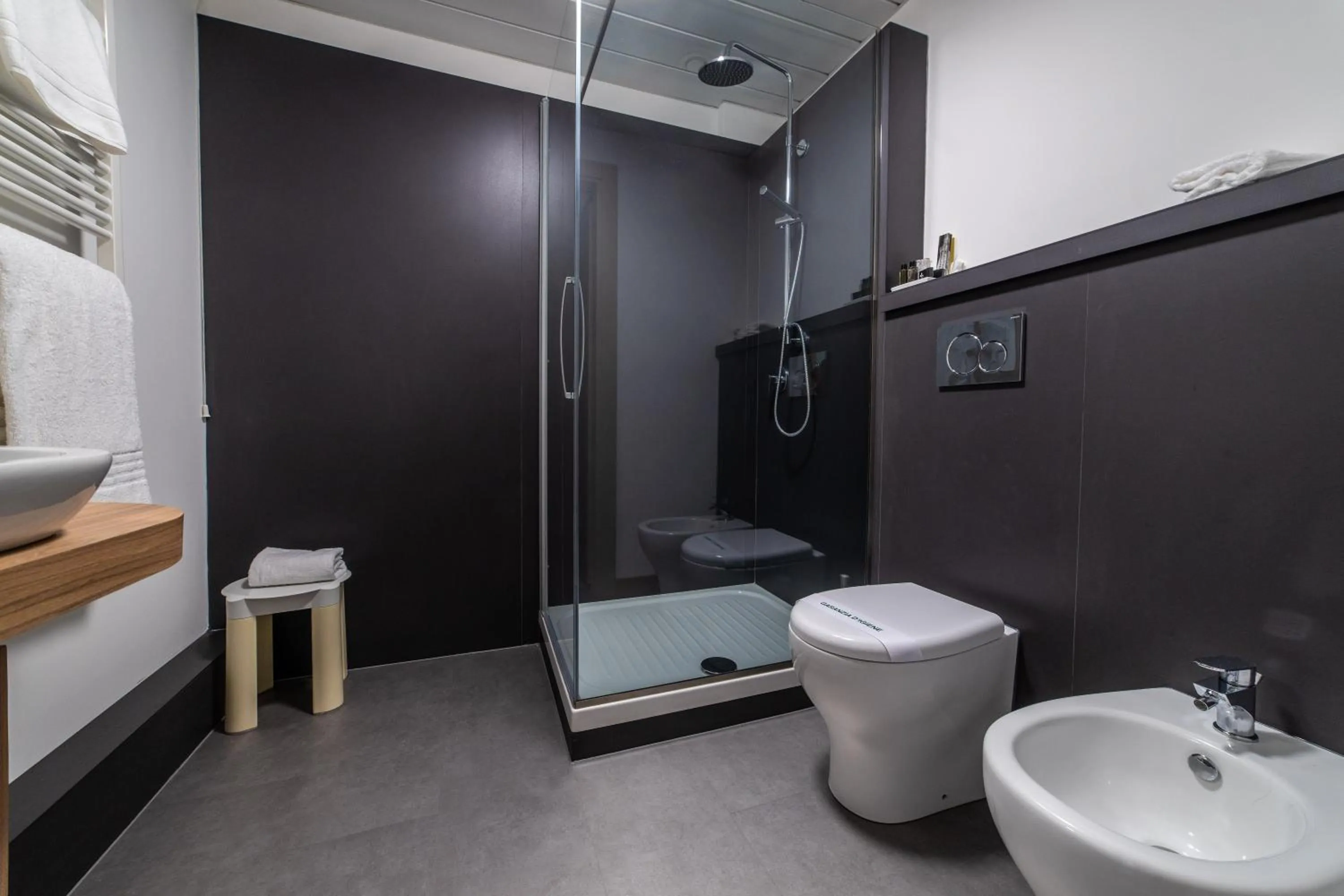 Shower in Hotel Gardenia