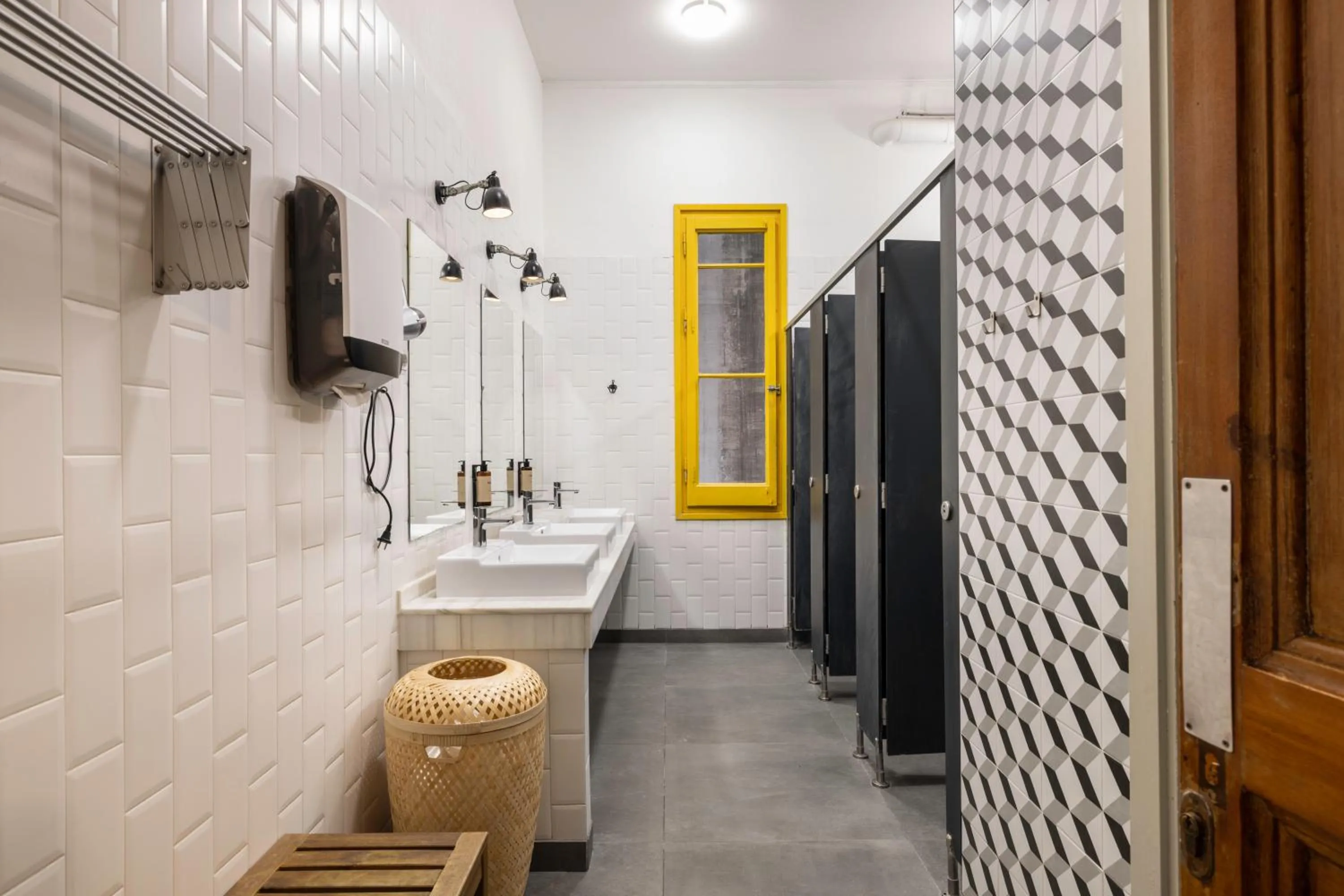 Shower in The Loft House Barcelona