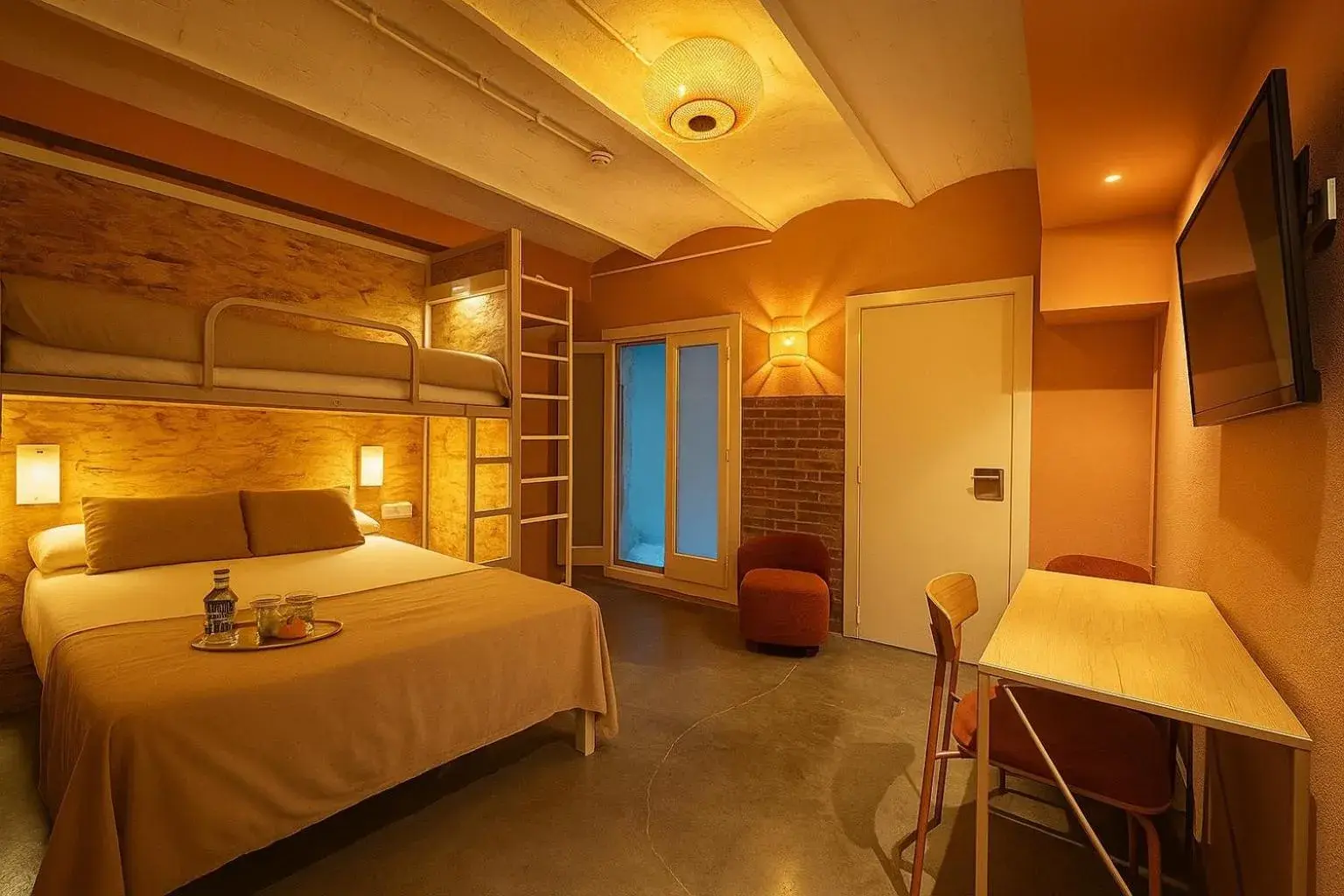 Triple Room with Private Bathroom in The Loft House Barcelona Triple Room with Private Bathroom in The Loft House Barcelona