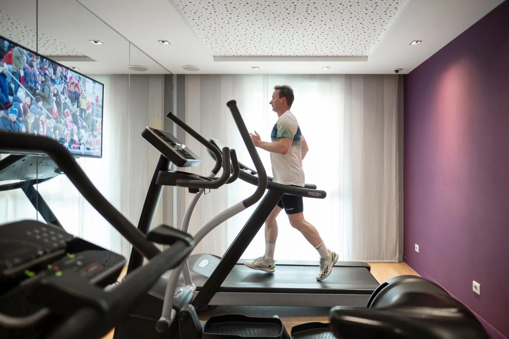 Fitness centre/facilities in Kyriad Prestige Saint-Malo
