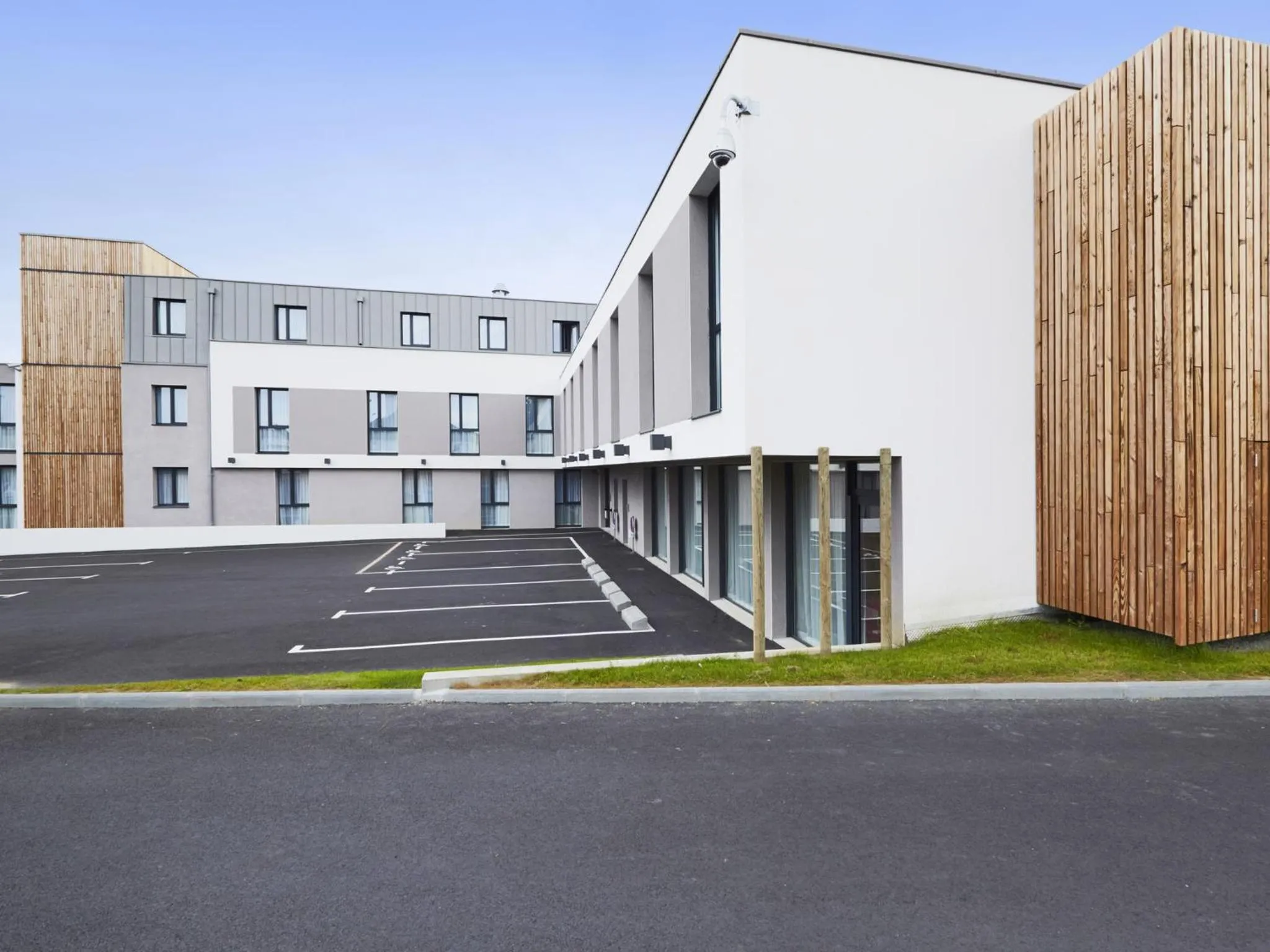 Property building in Kyriad Prestige Saint-Malo