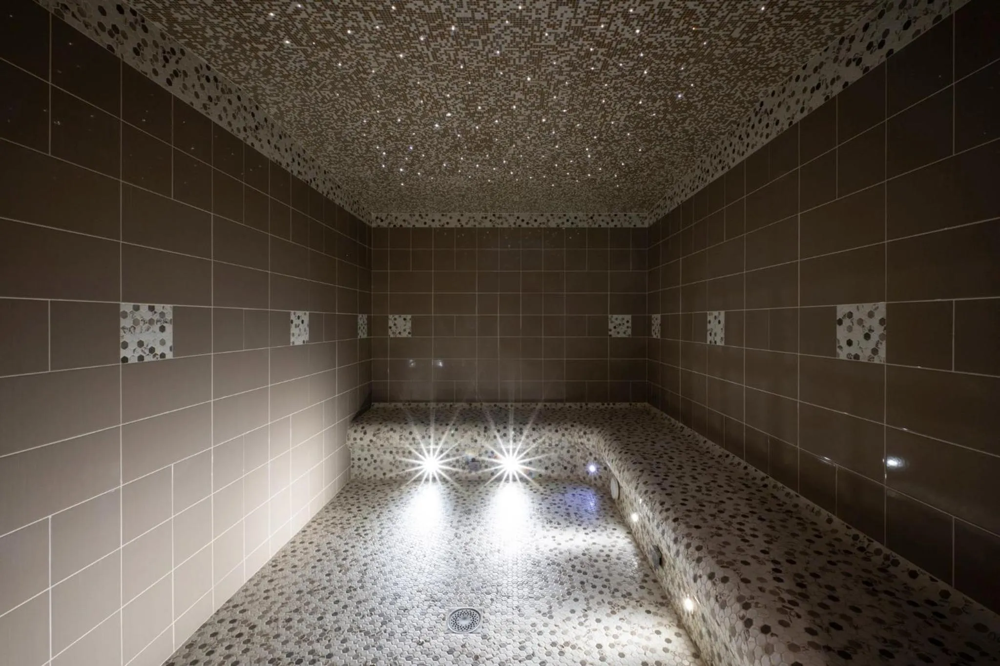 Steam room in Kyriad Prestige Saint-Malo