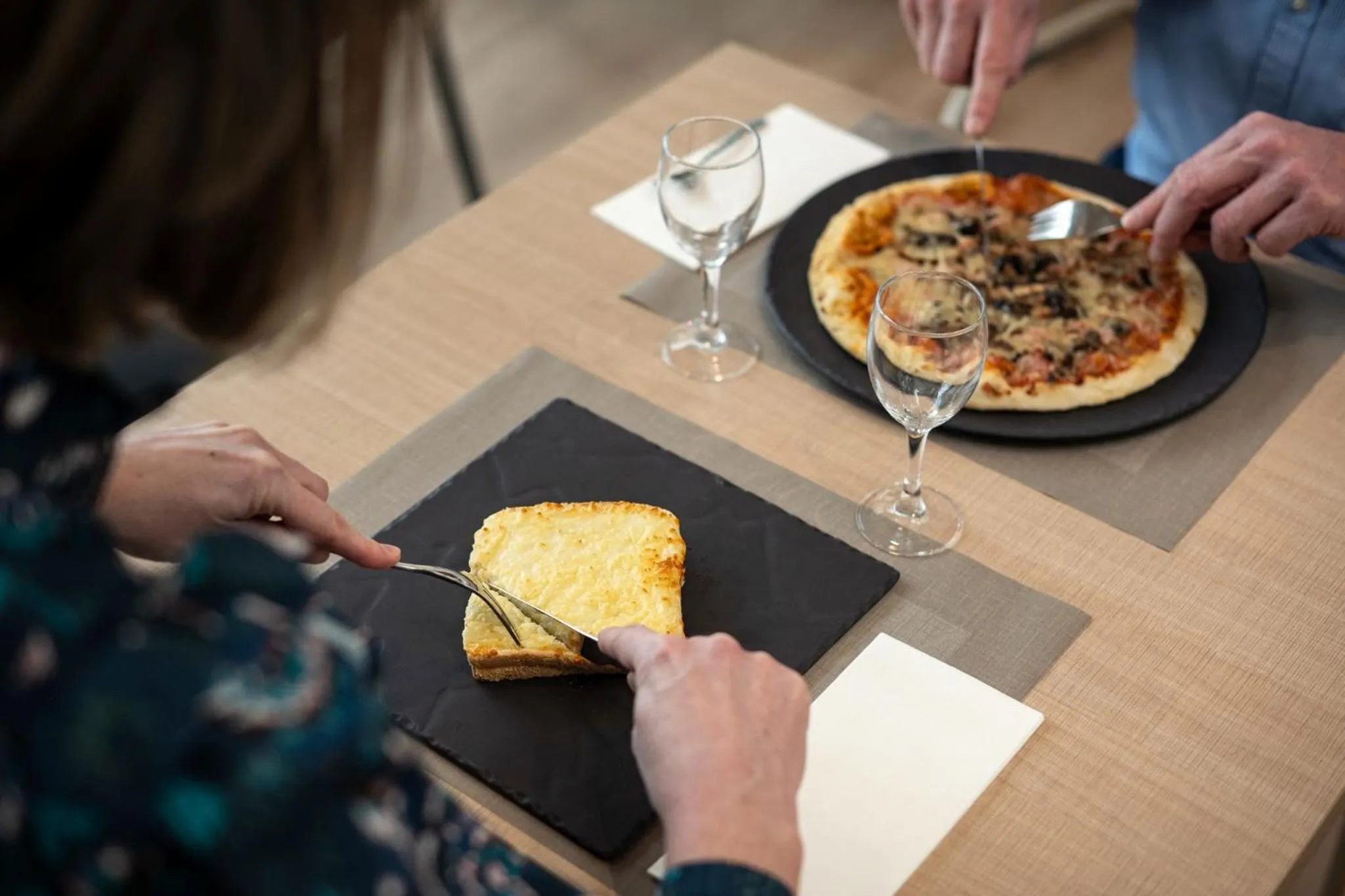 Restaurant/places to eat in Kyriad Prestige Saint-Malo