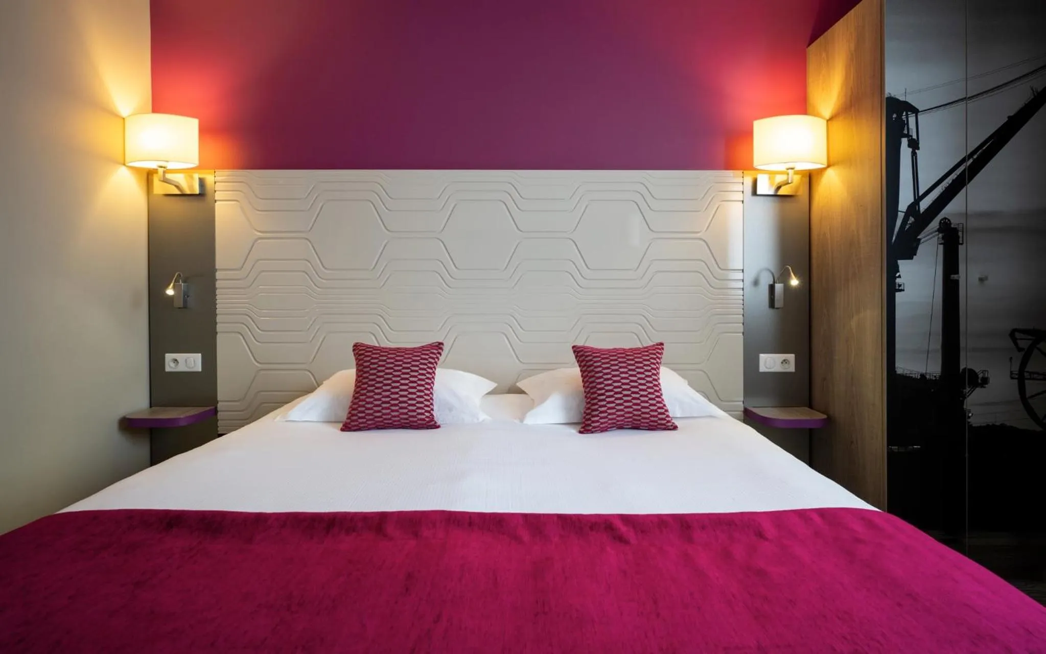 Bed in Kyriad Prestige Saint-Malo