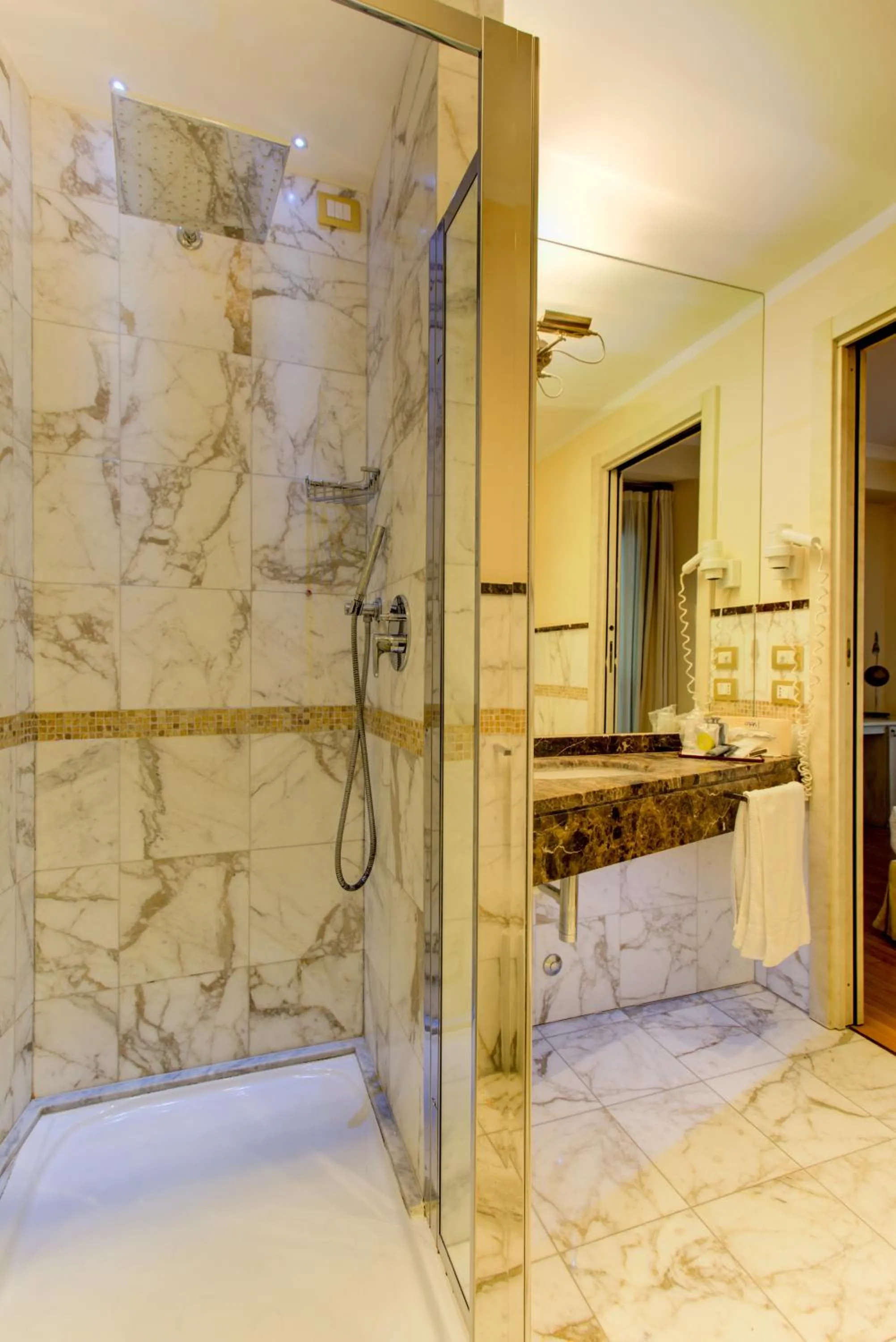 Shower in Oste del Castello Wellness & Bike Hotel