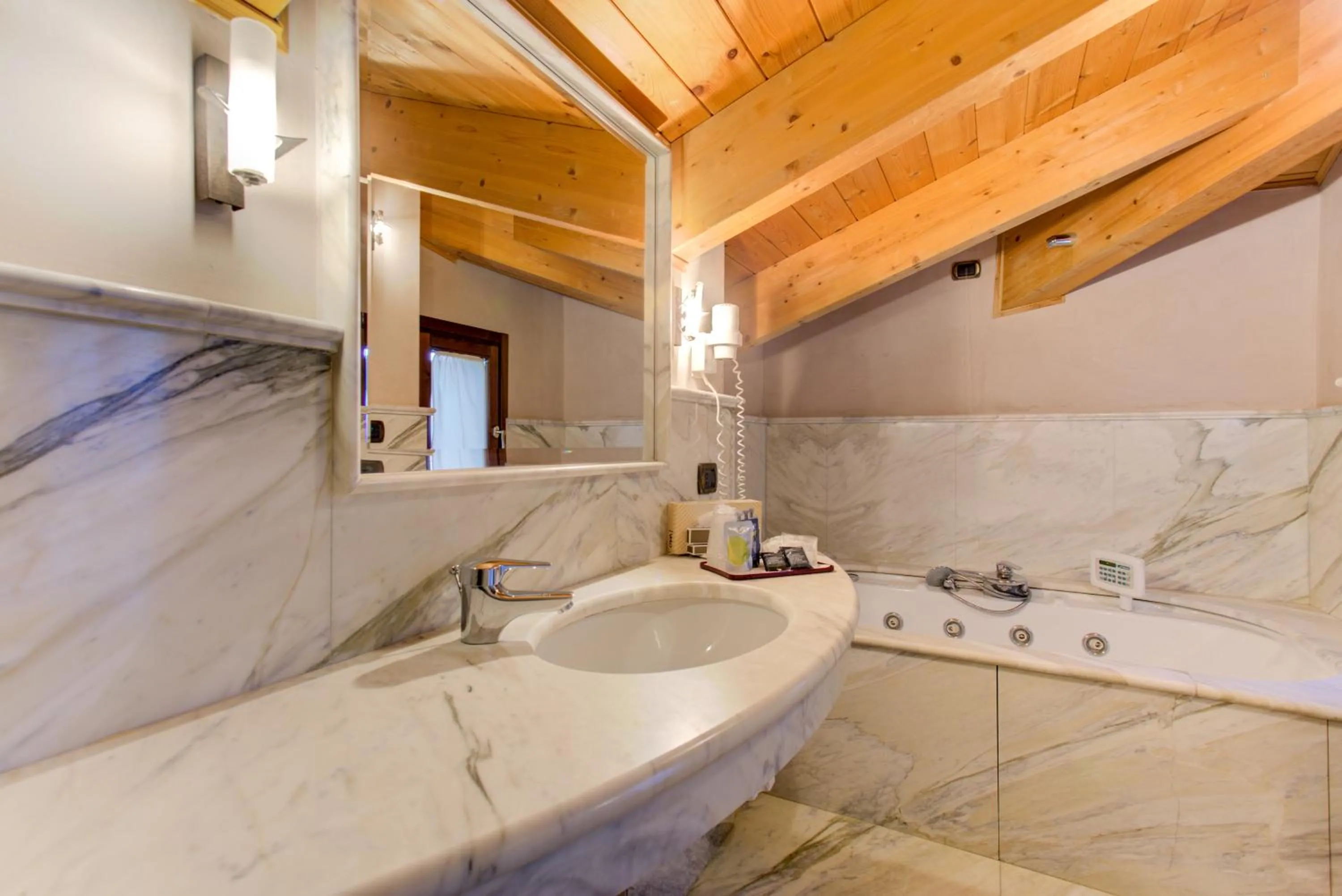 Bathroom in Oste del Castello Wellness & Bike Hotel