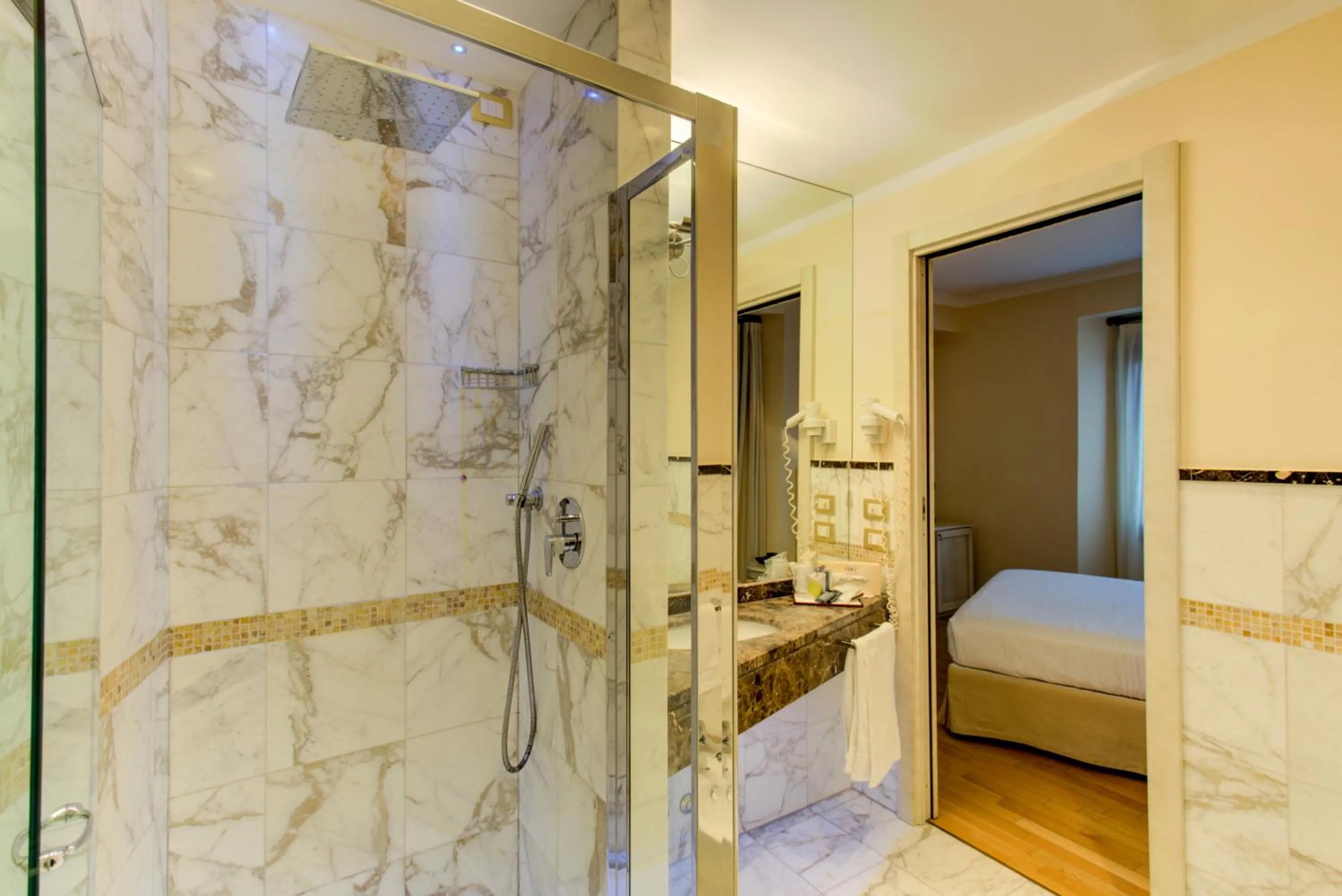 Bathroom, Bed in Oste del Castello Wellness & Bike Hotel
