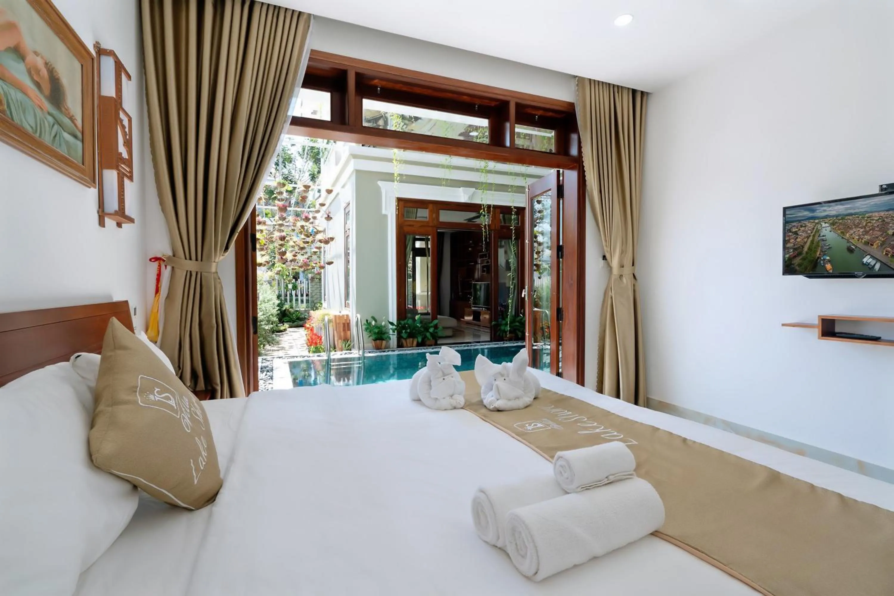 Photo of the whole room, Bed in Villa Lake Shore Hoi An