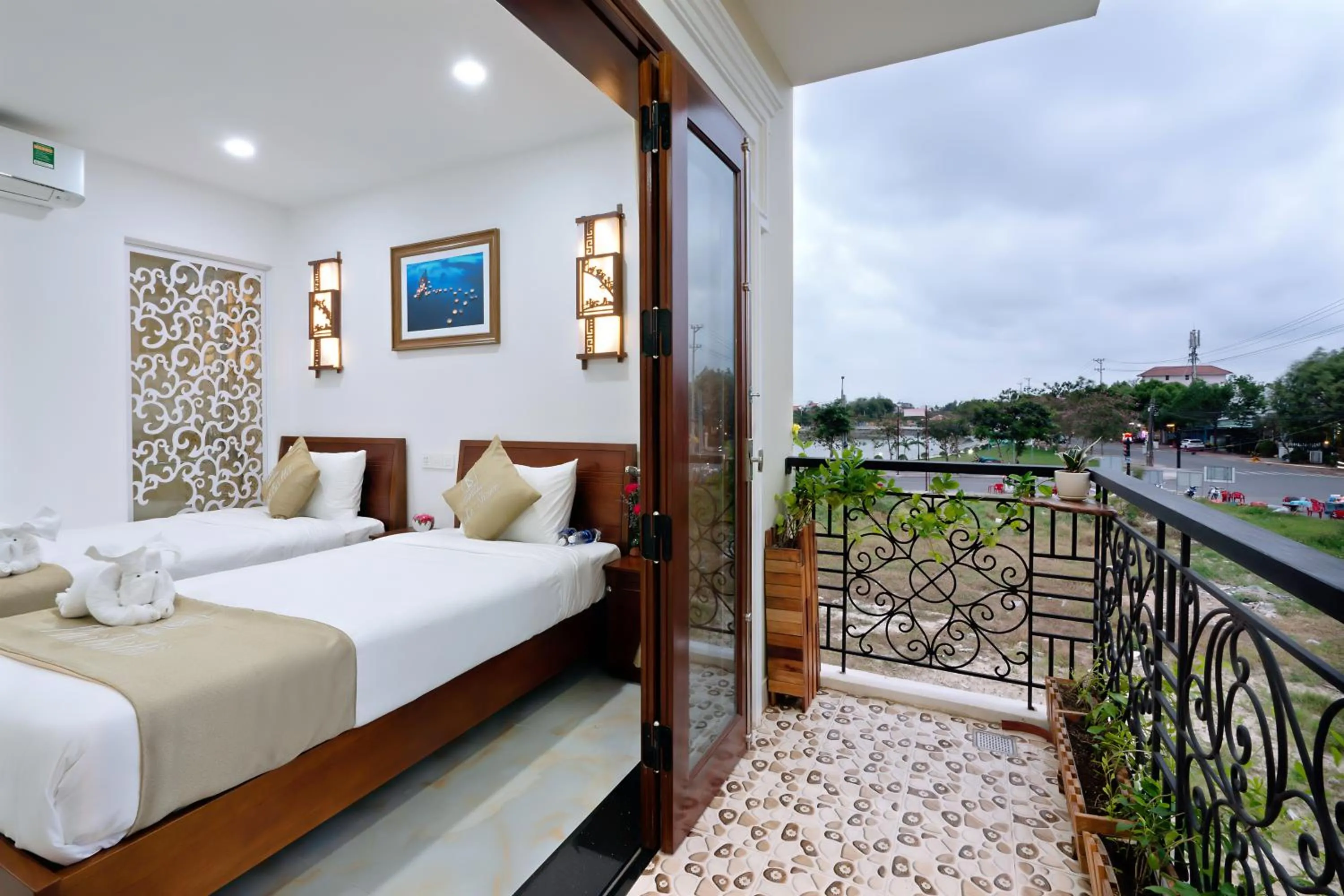 Bed in Villa Lake Shore Hoi An