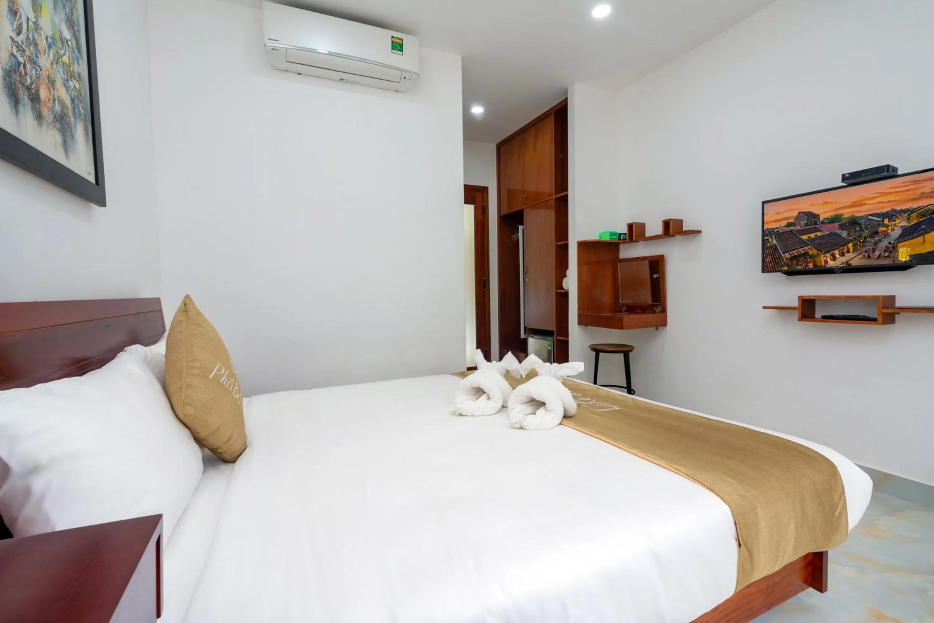 Photo of the whole room, Bed in Villa Lake Shore Hoi An