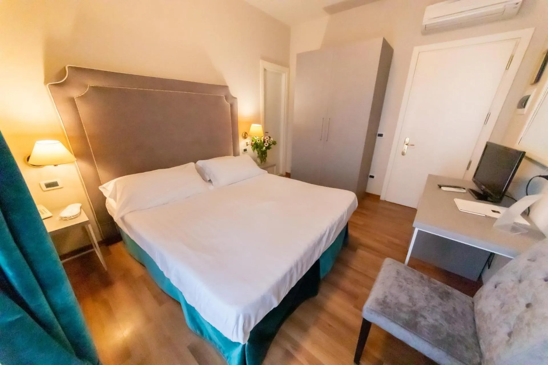 Bed in Hotel Viscardo