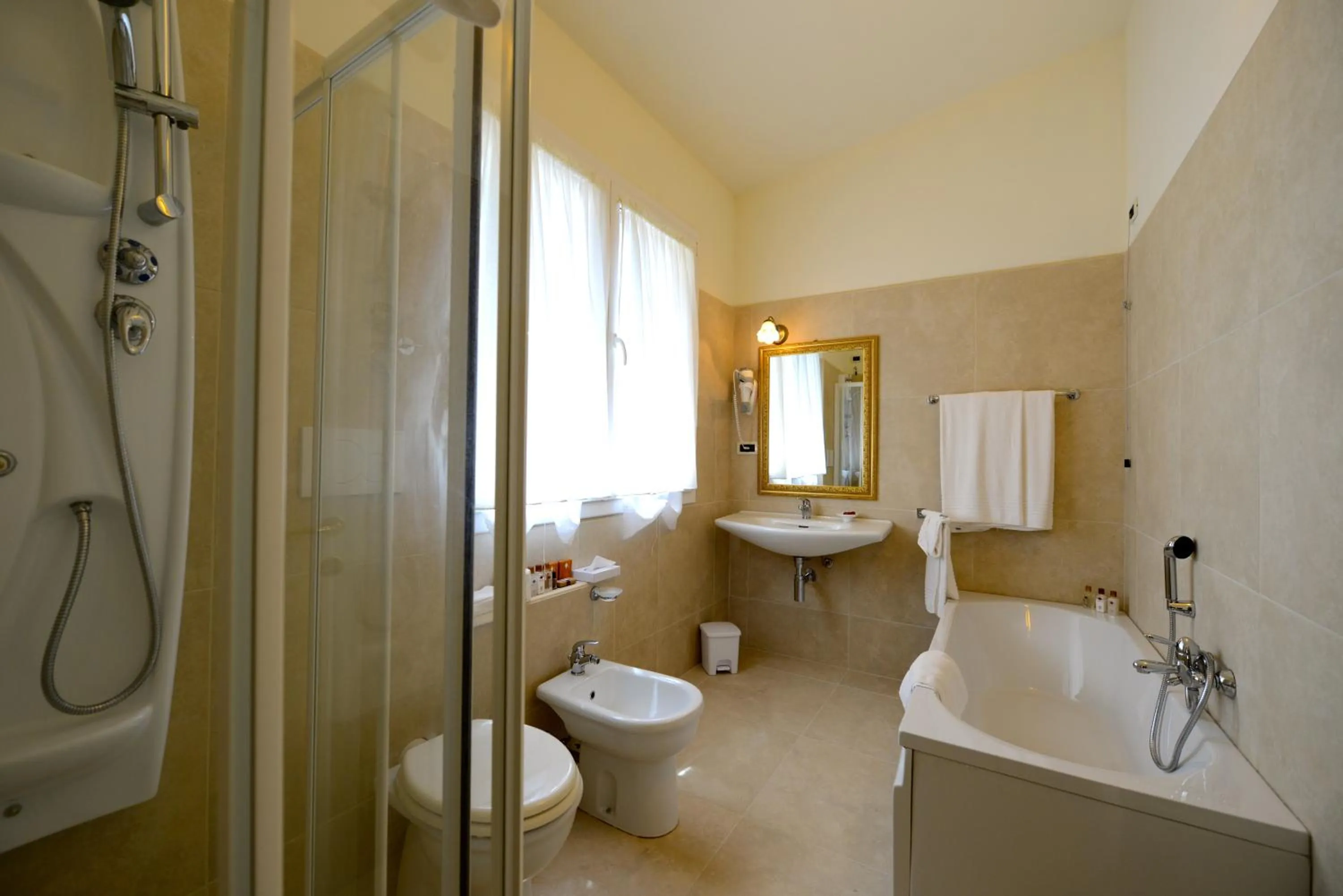 Bathroom in Hotel Viscardo